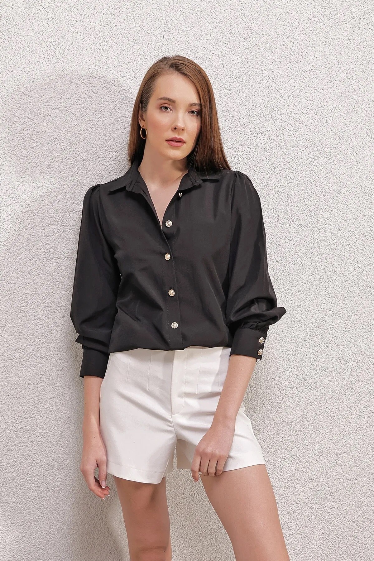 Kadın Siyah Düğme Detaylı Hafif Oversize Basic Gömlek HZL23W-BD1201581