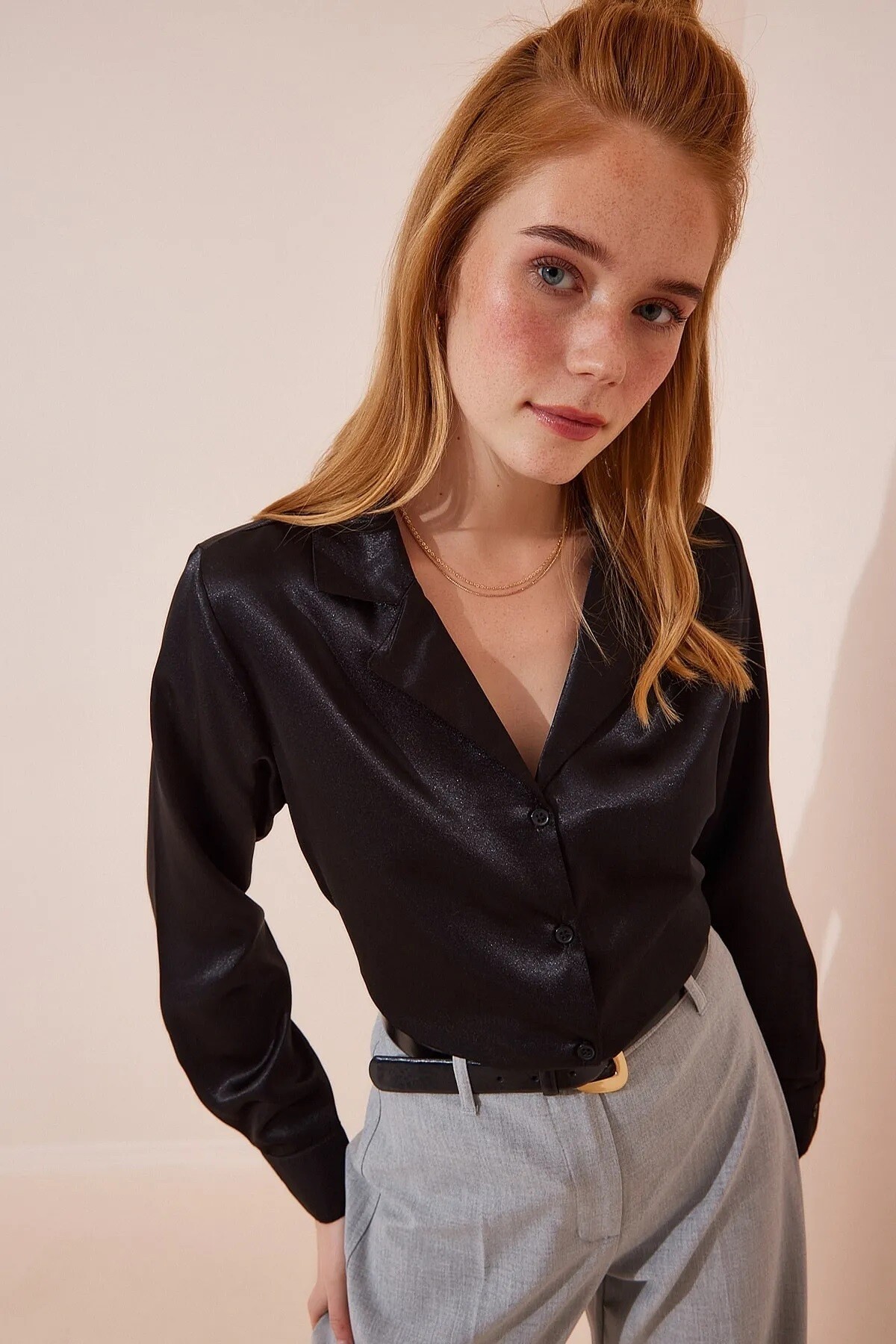 Kadın Siyah Hafif Dökümlü Saten Yüzeyli Ceket Yaka Gömlek HZL22W-BD1201401