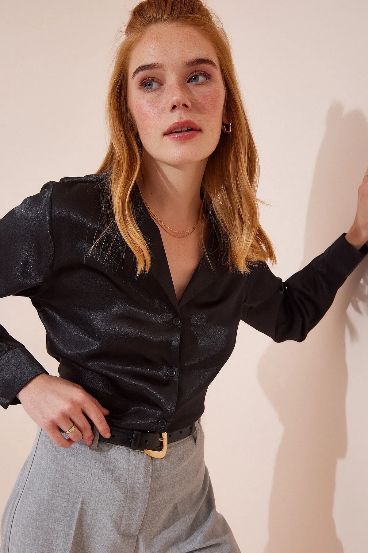 Kadın Siyah Hafif Dökümlü Saten Yüzeyli Ceket Yaka Gömlek HZL22W-BD1201401