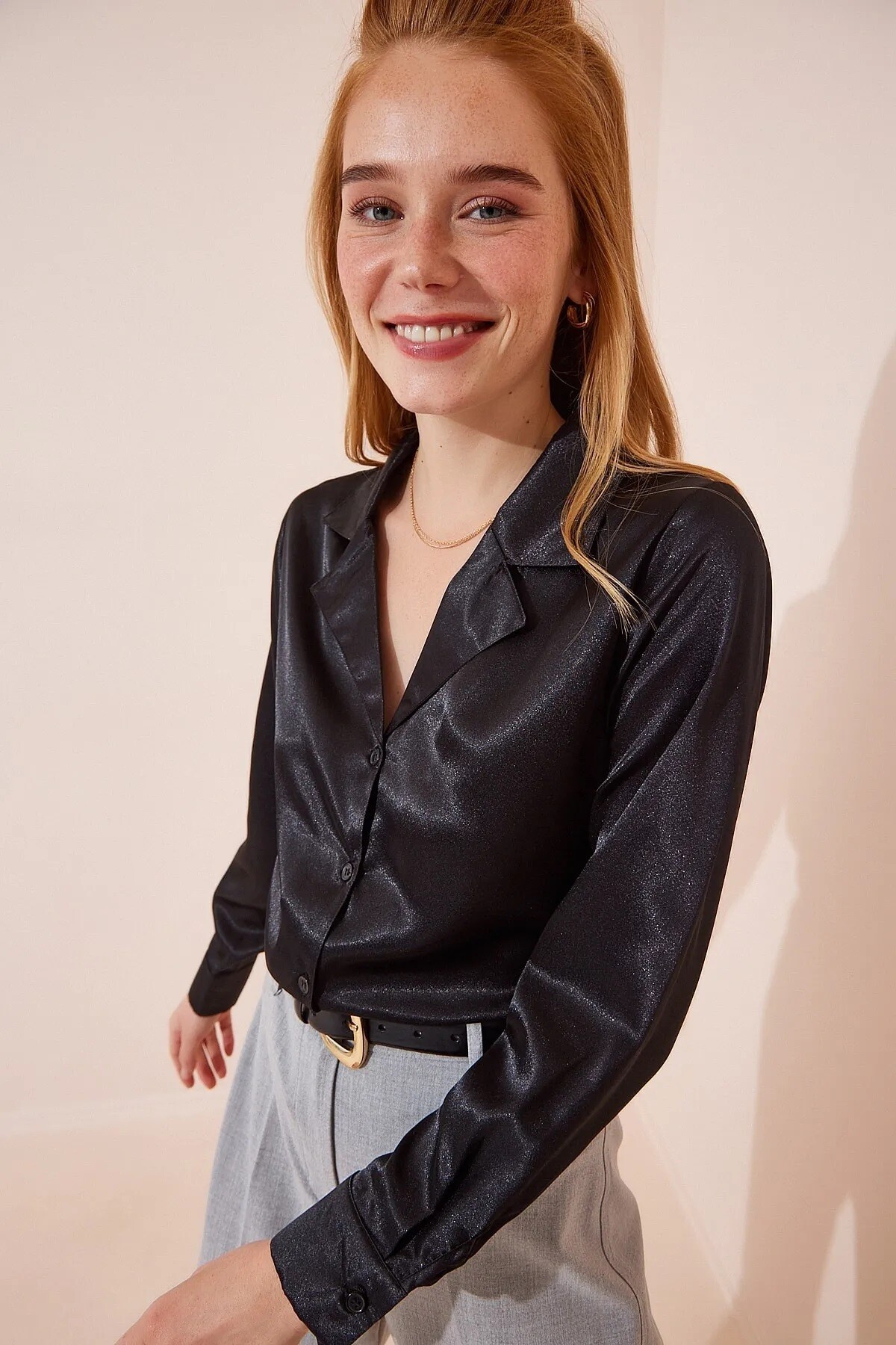 Kadın Siyah Hafif Dökümlü Saten Yüzeyli Ceket Yaka Gömlek HZL22W-BD1201401