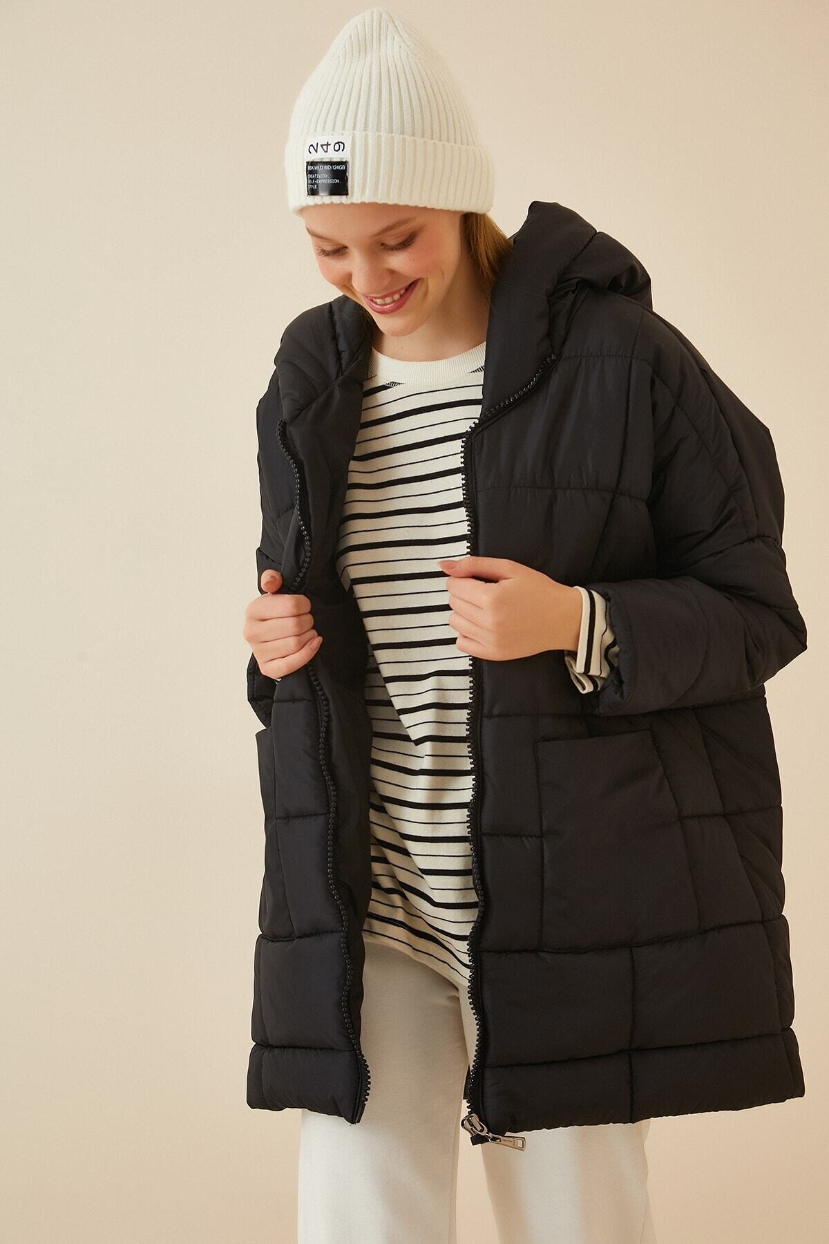 Kadın Siyah Kaban Kapüşonlu Oversize Şişme Mont HZL22W-BD151301