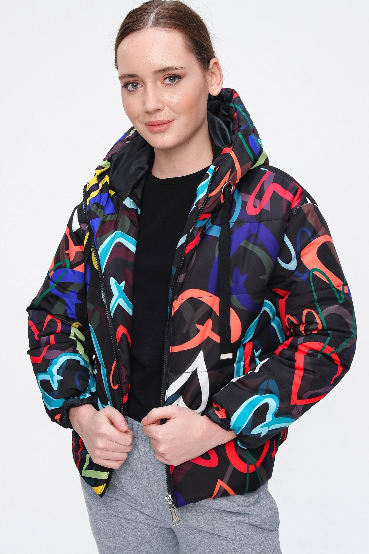 Kadın Siyah Kalp Desen Bel Büzgülü Kapüşonlu Şişme Mont HZL22W-BD151251