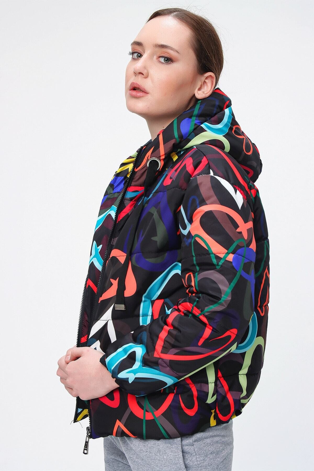 Kadın Siyah Kalp Desen Bel Büzgülü Kapüşonlu Şişme Mont HZL22W-BD151251