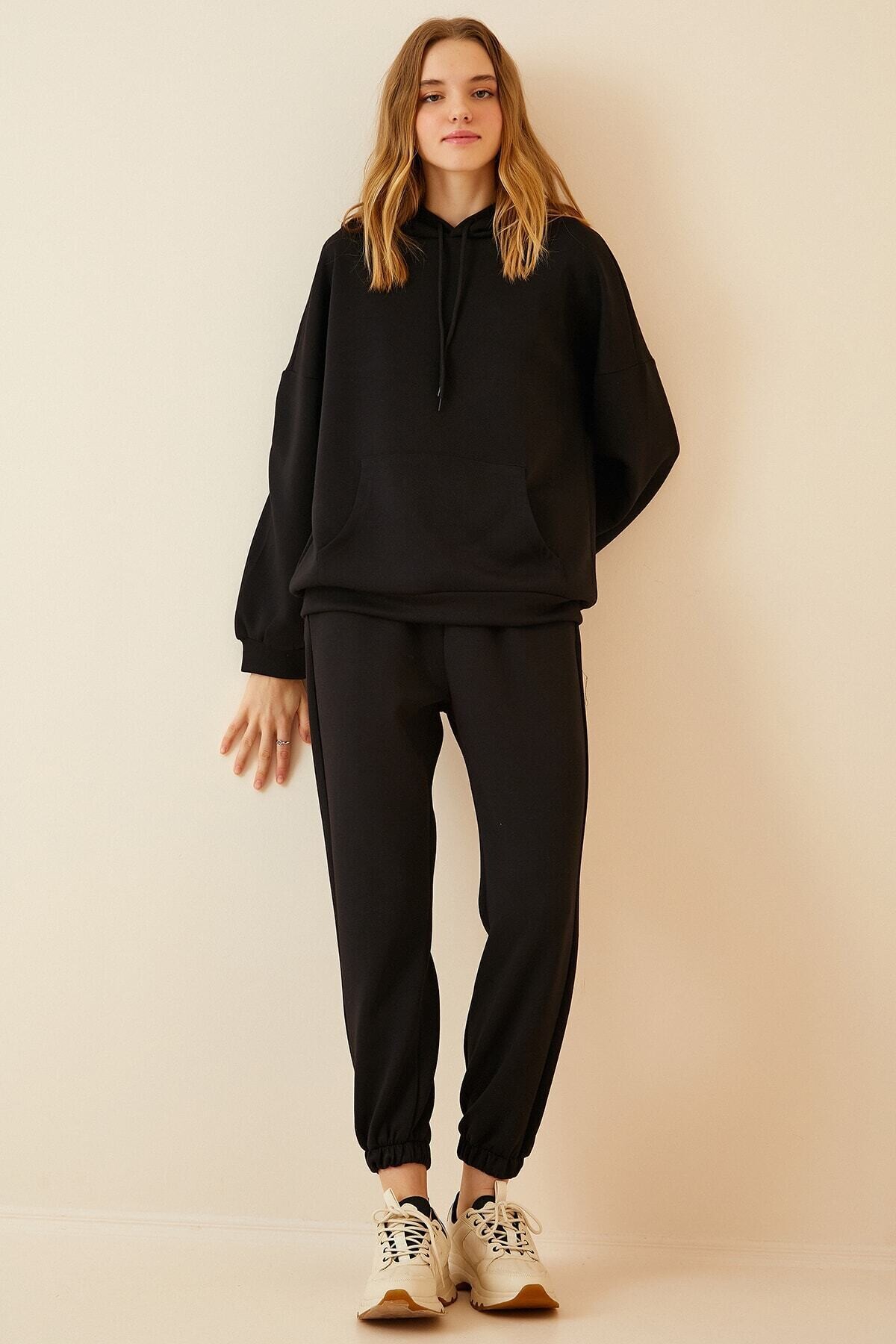 Kadın Siyah Kapüşonlu Kanguru Cepli Bileği Lastikli Eşofman Takımı HZL22w-BD1553771