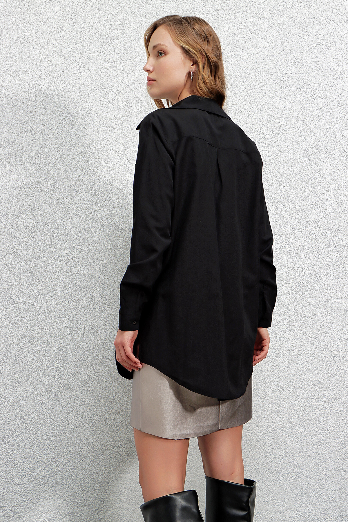 Kadın Siyah Yandan Yırtmaçlı  Ip Büzgülü  Gömlek HZL23W-BD1201321