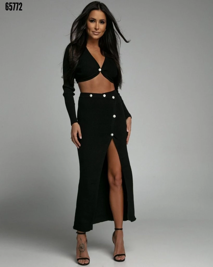 Kadın Siyah Uzun Kollu Düğmeli Crop ve Yırtmaç Detay Düğmeli Etek İkili Takım HZL24S-BD120001