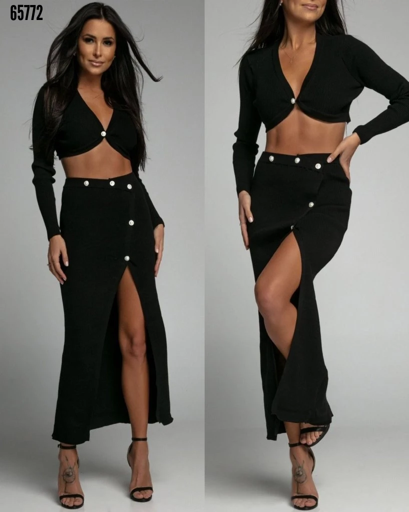 Kadın Siyah Uzun Kollu Düğmeli Crop ve Yırtmaç Detay Düğmeli Etek İkili Takım HZL24S-BD120001