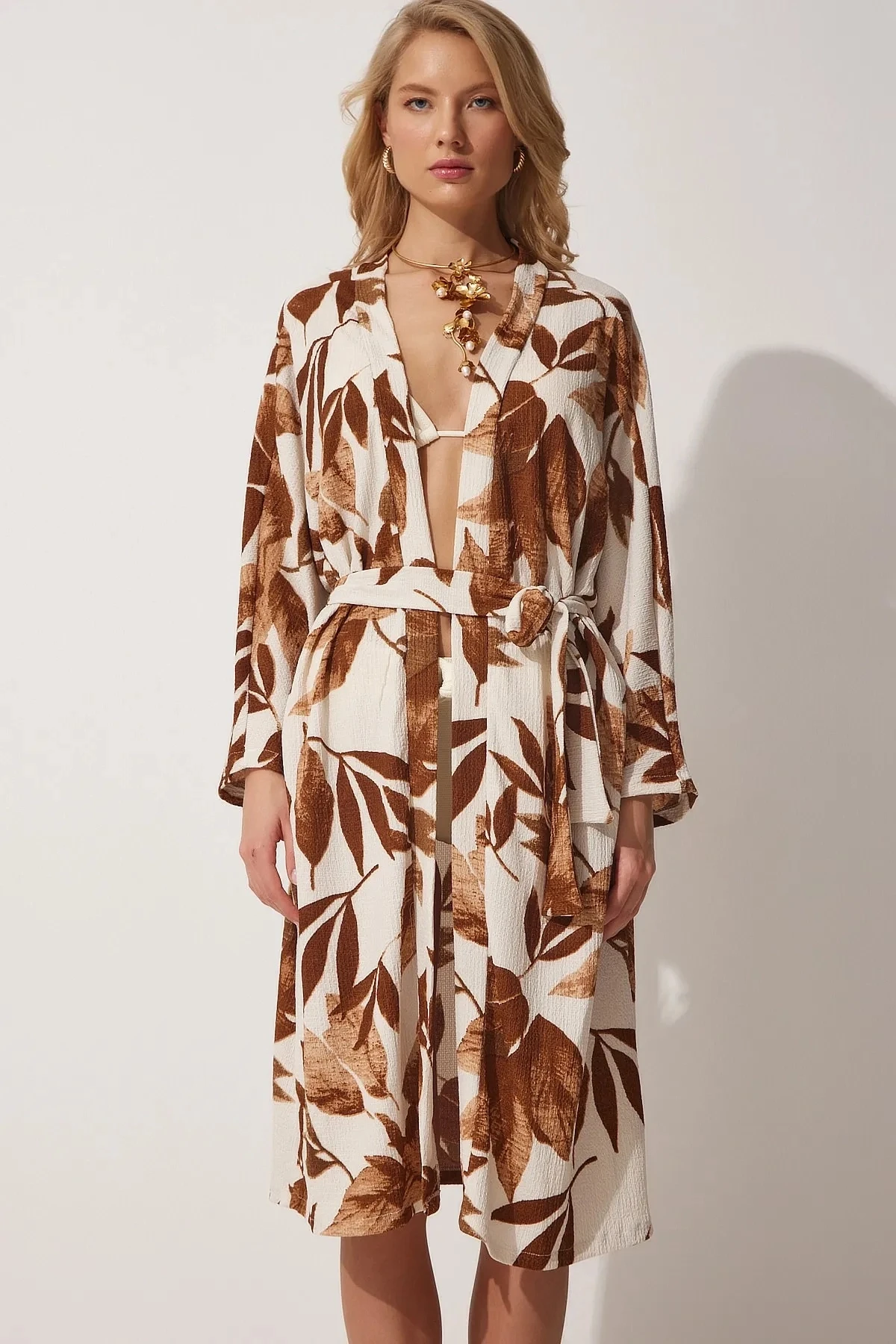 Kadın Yaprak Desenli Uzun Kahverengi Önü Açık Katlı Yaka Dokulu Viskon Yazlık Kimono HZL23S-BD158931