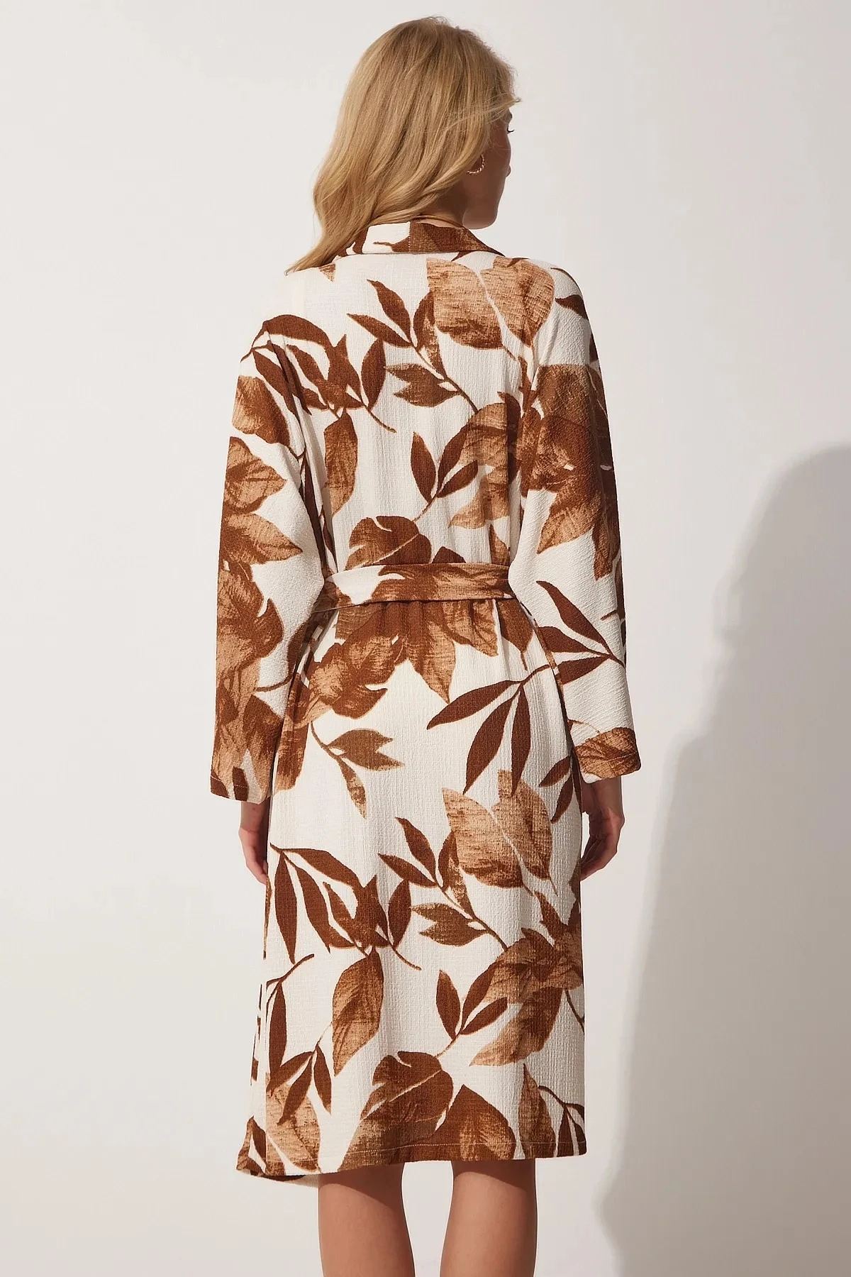 Kadın Yaprak Desenli Uzun Kahverengi Önü Açık Katlı Yaka Dokulu Viskon Yazlık Kimono HZL23S-BD158931
