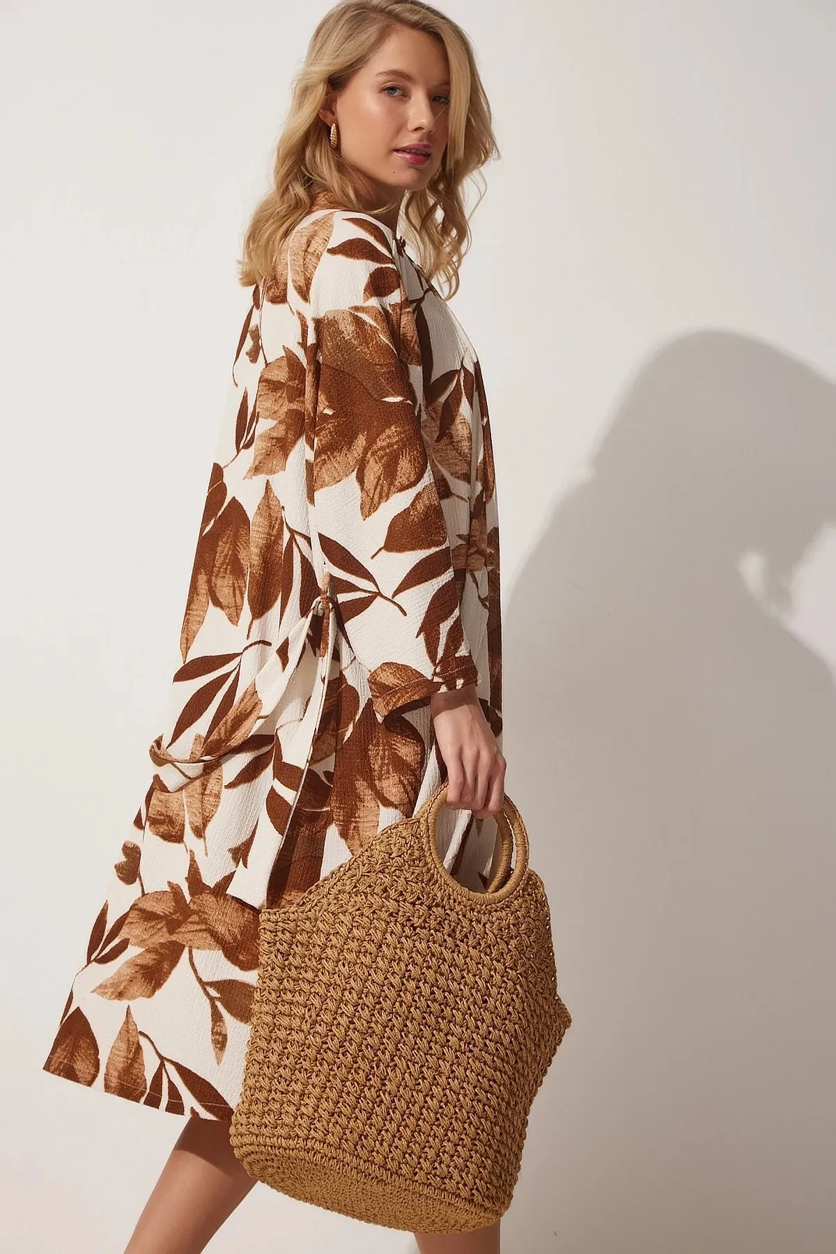 Kadın Yaprak Desenli Uzun Kahverengi Önü Açık Katlı Yaka Dokulu Viskon Yazlık Kimono HZL23S-BD158931