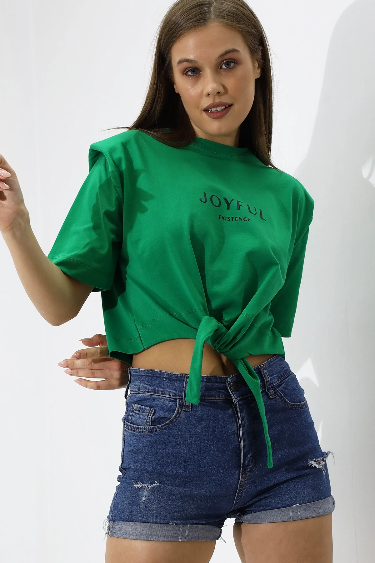 Kadın Yeşil Yazı Baskılı Oversize Vatkalı  Bel Detay Örme T-Shirt  HZL23S-DSB120231