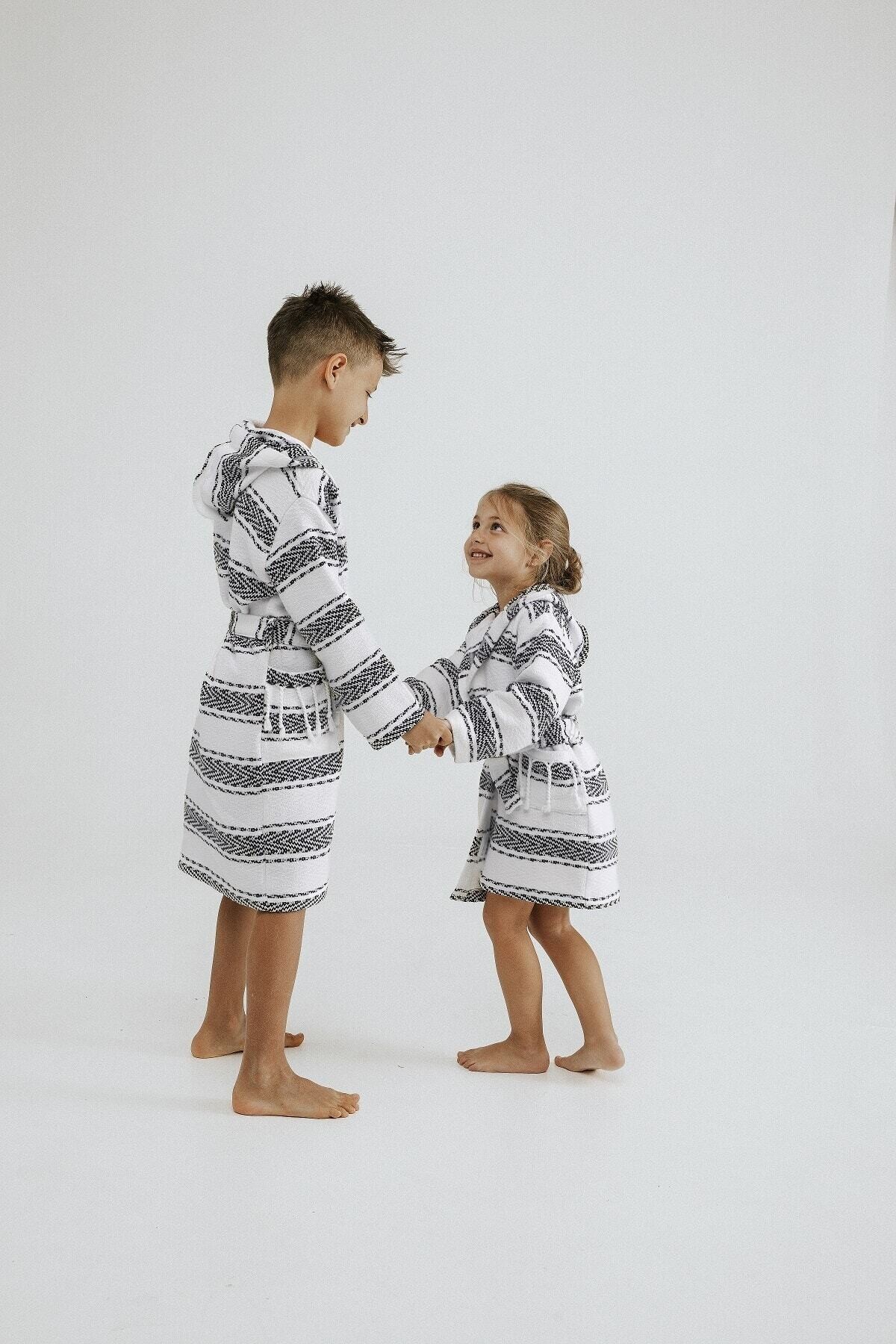 Peştamal Çocuk Bornozu El Dokuması Pamira Desen Siyah Renk