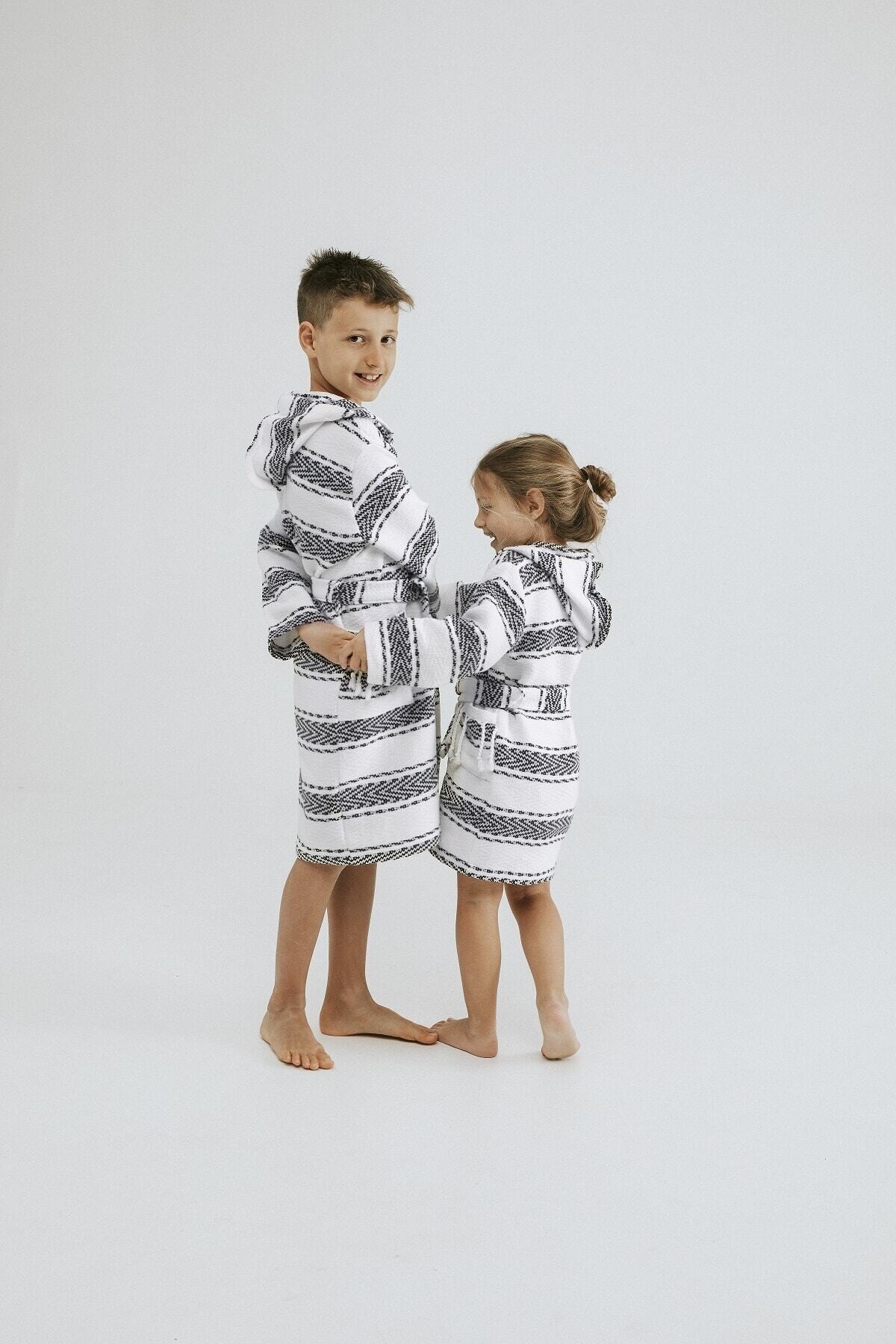 Peştamal Çocuk Bornozu El Dokuması Pamira Desen Siyah Renk