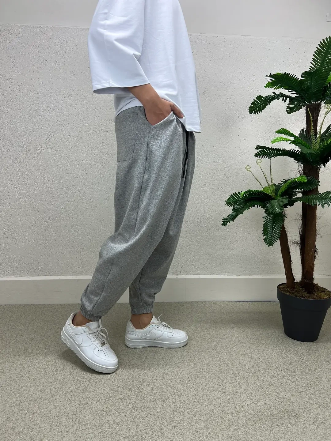 Erkek Açık Gri Beli ve Paçası Lastikli Bol Kesim Cepli Jogger Eşofman Altı HZL24S-MXC8989-211