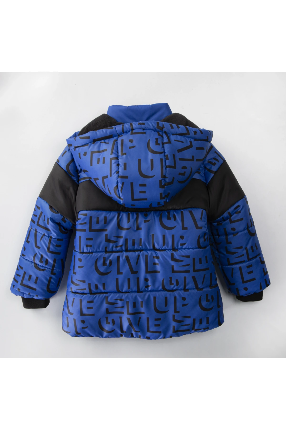 Erkek Çocuk Mavi Harf Desenli 6-9 Yaş Kışlık İçi Polar Astarlı Kapüşonlu Şişme Mont HZL24W-MDM1513241