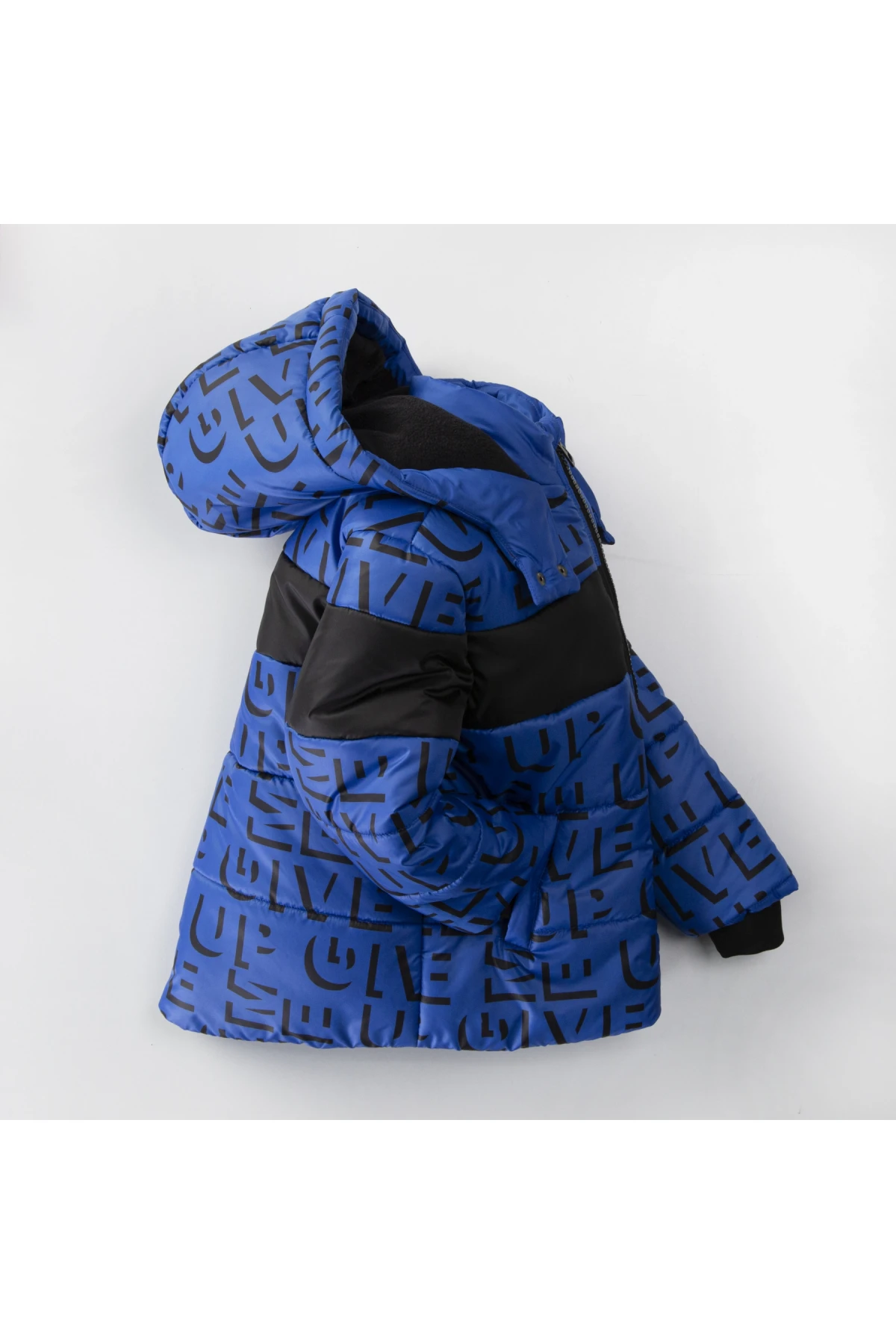 Erkek Çocuk Mavi Harf Desenli 6-9 Yaş Kışlık İçi Polar Astarlı Kapüşonlu Şişme Mont HZL24W-MDM1513241