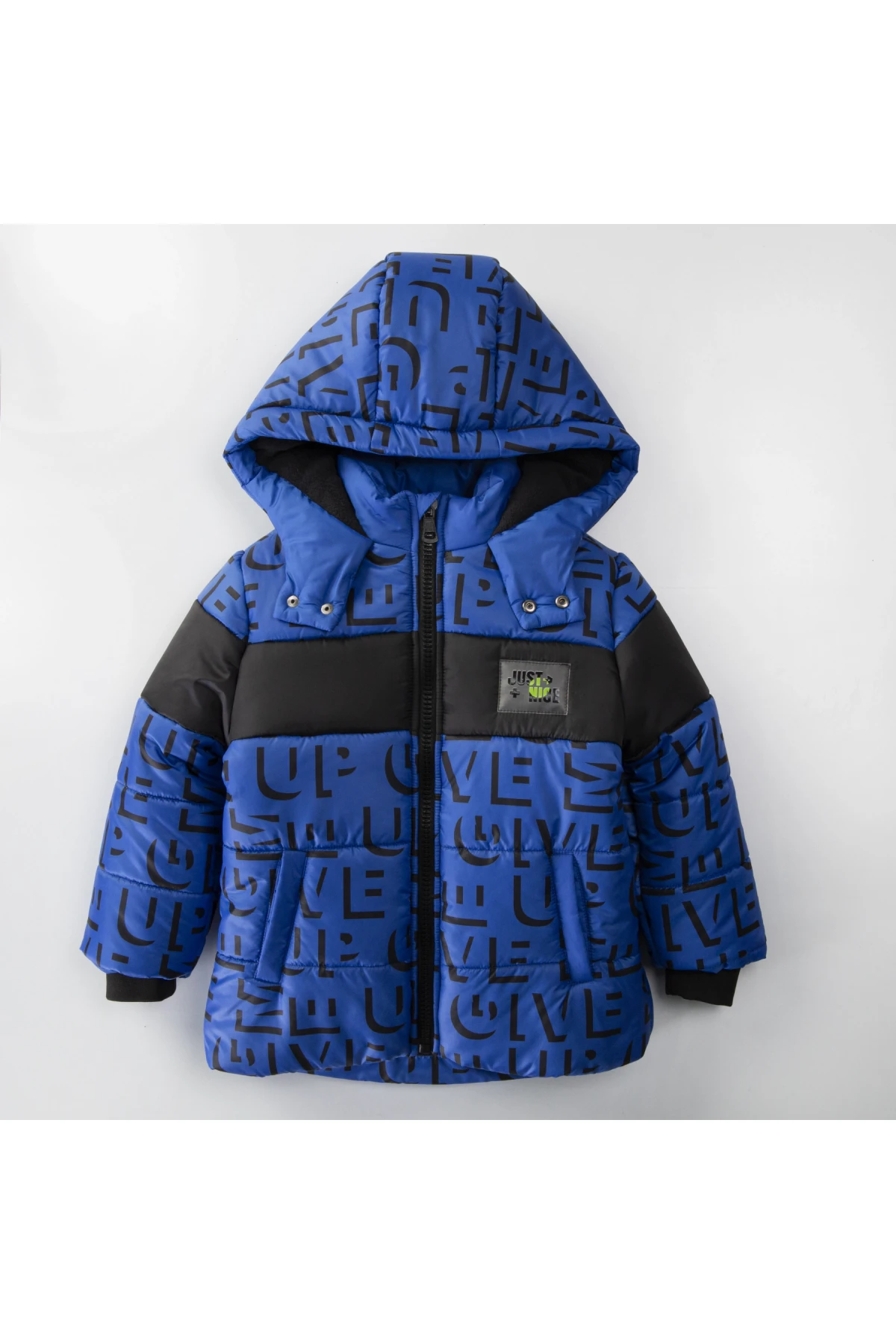 Erkek Çocuk Mavi Harf Desenli 6-9 Yaş Kışlık İçi Polar Astarlı Kapüşonlu Şişme Mont HZL24W-MDM1513241
