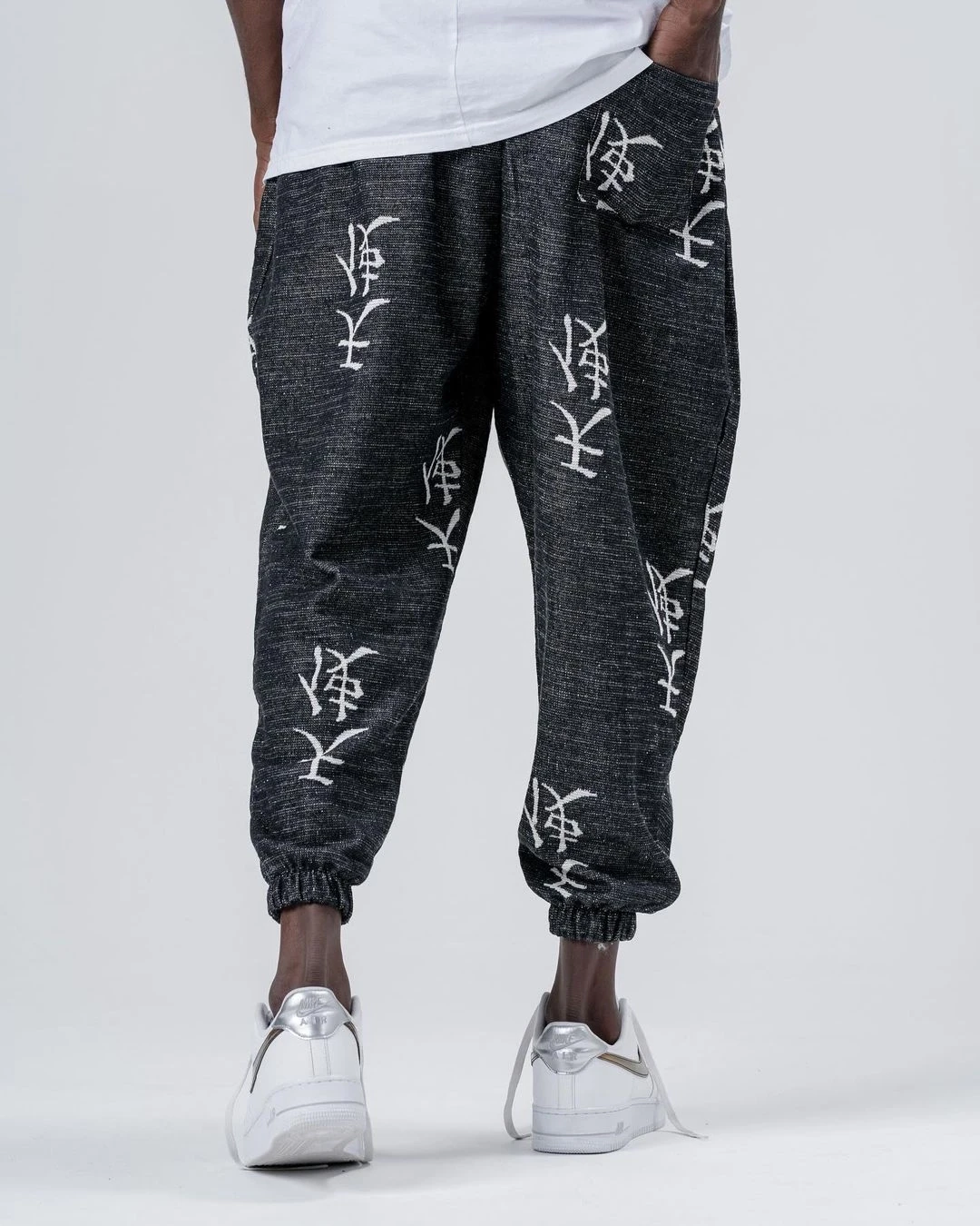 Erkek Siyah Japon Yazı Desen Beli ve Paçası Lastikli Bol Kesim Jogger Eşofman Altı HZL24S-MXC8989-99