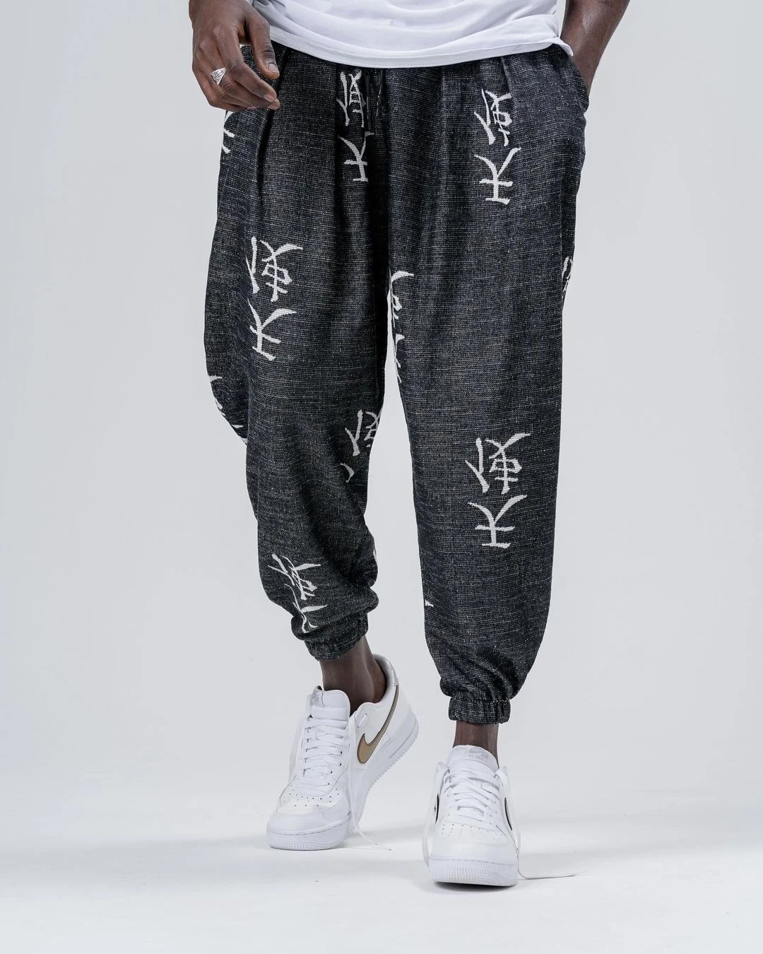 Erkek Siyah Japon Yazı Desen Beli ve Paçası Lastikli Bol Kesim Jogger Eşofman Altı HZL24S-MXC8989-99