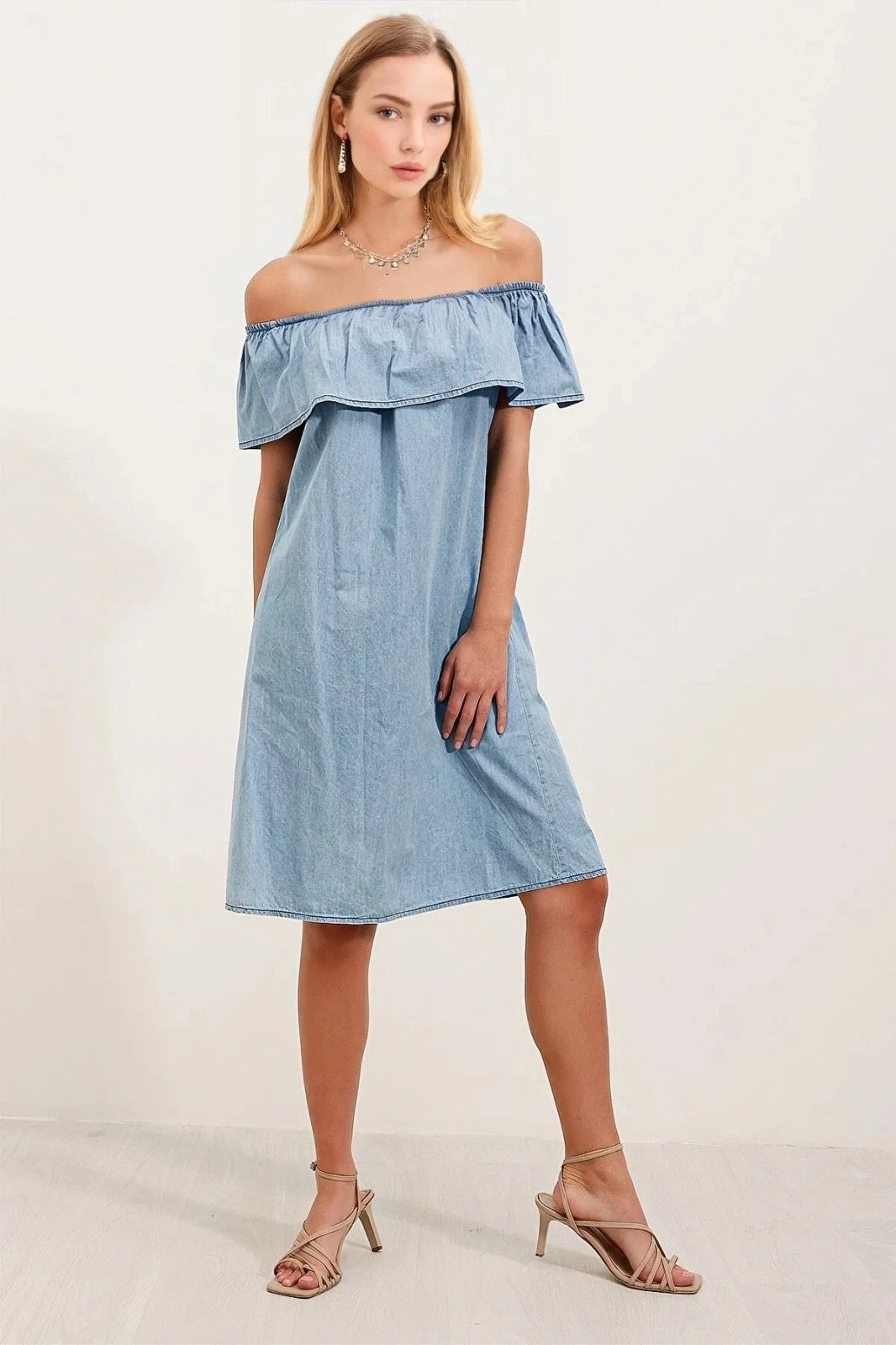 Kadın Açık Mavi Kolsuz Omzu Açık Carmen Yaka Jean Elbise HZL24S-BD114811
