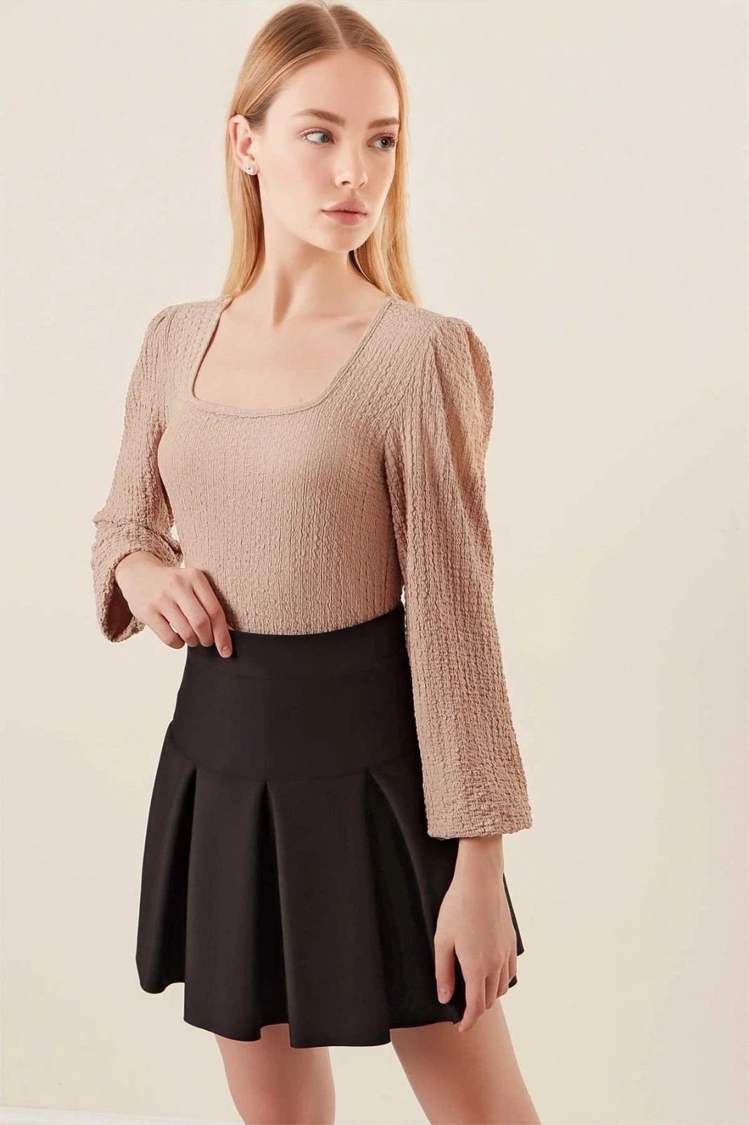 Kadın Bej Balon Kol Dokulu Kare Yaka Trend Örme Bluz HZL23W-BD104421