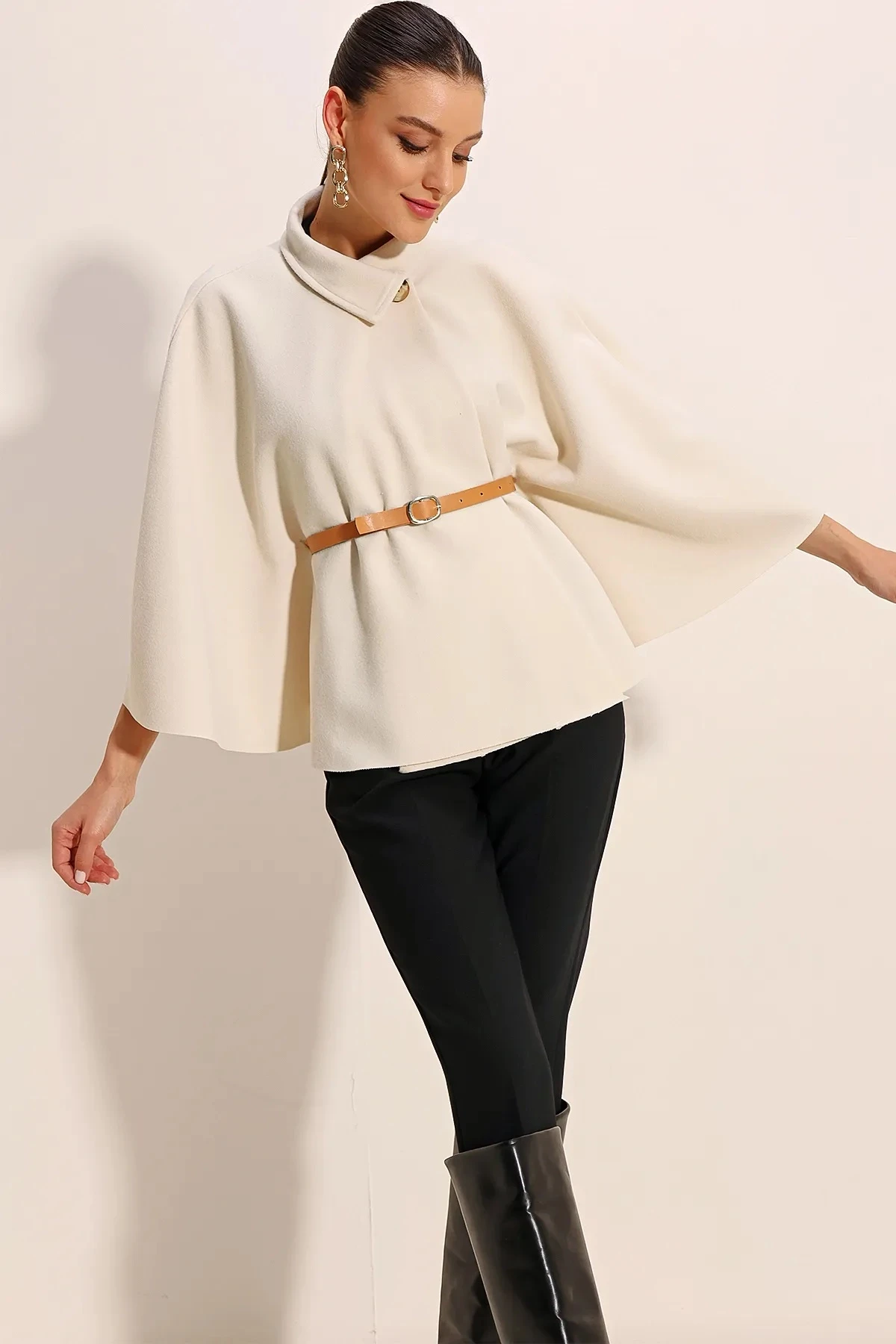 Kadın Bej Hakim Yaka Kemer Detaylı Kaşe Panço  HZL24W-BD191341