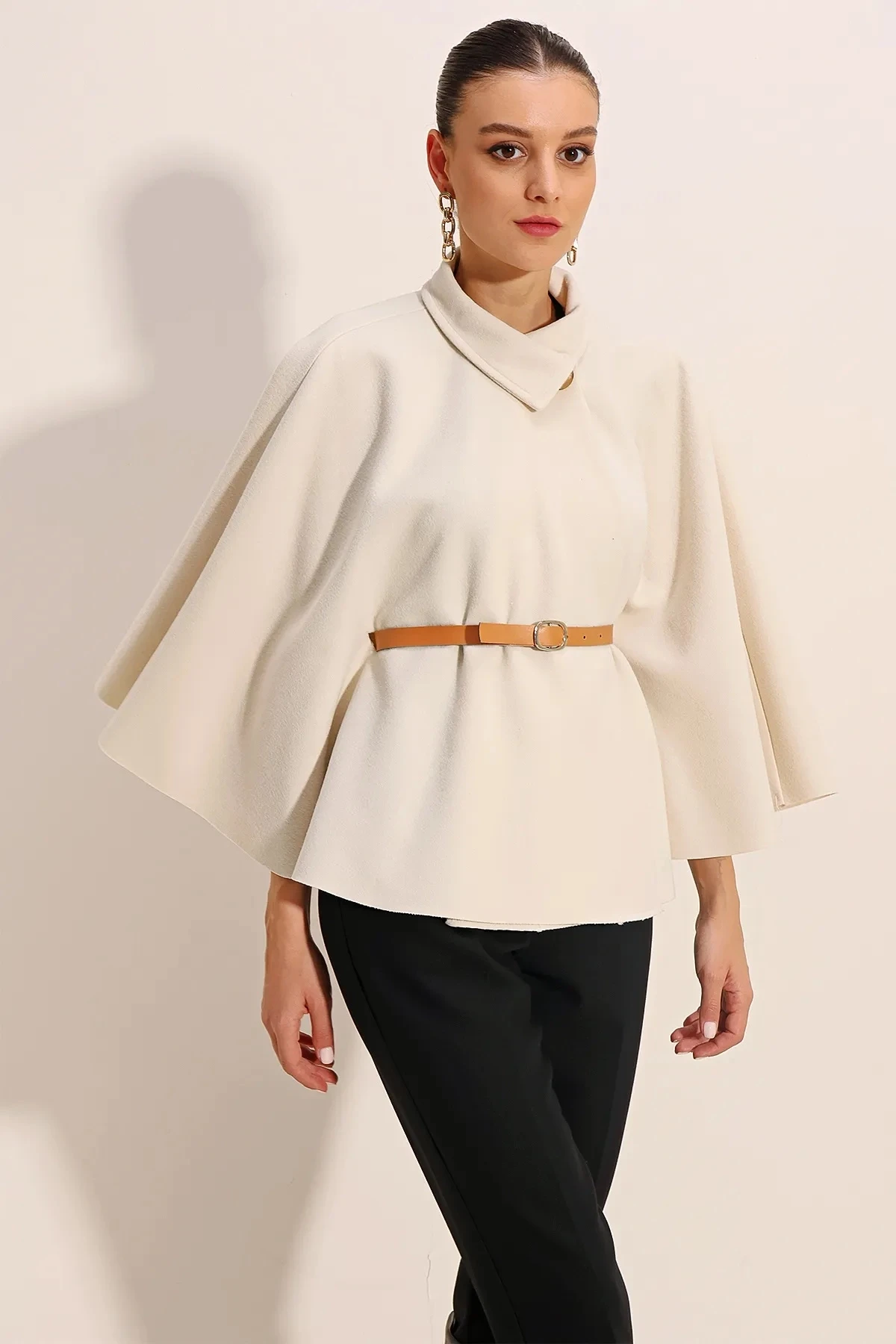 Kadın Bej Hakim Yaka Kemer Detaylı Kaşe Panço  HZL24W-BD191341