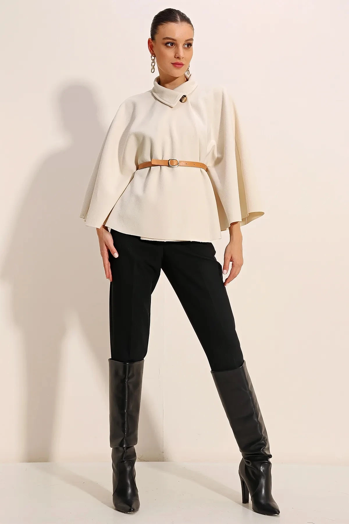 Kadın Bej Hakim Yaka Kemer Detaylı Kaşe Panço  HZL24W-BD191341