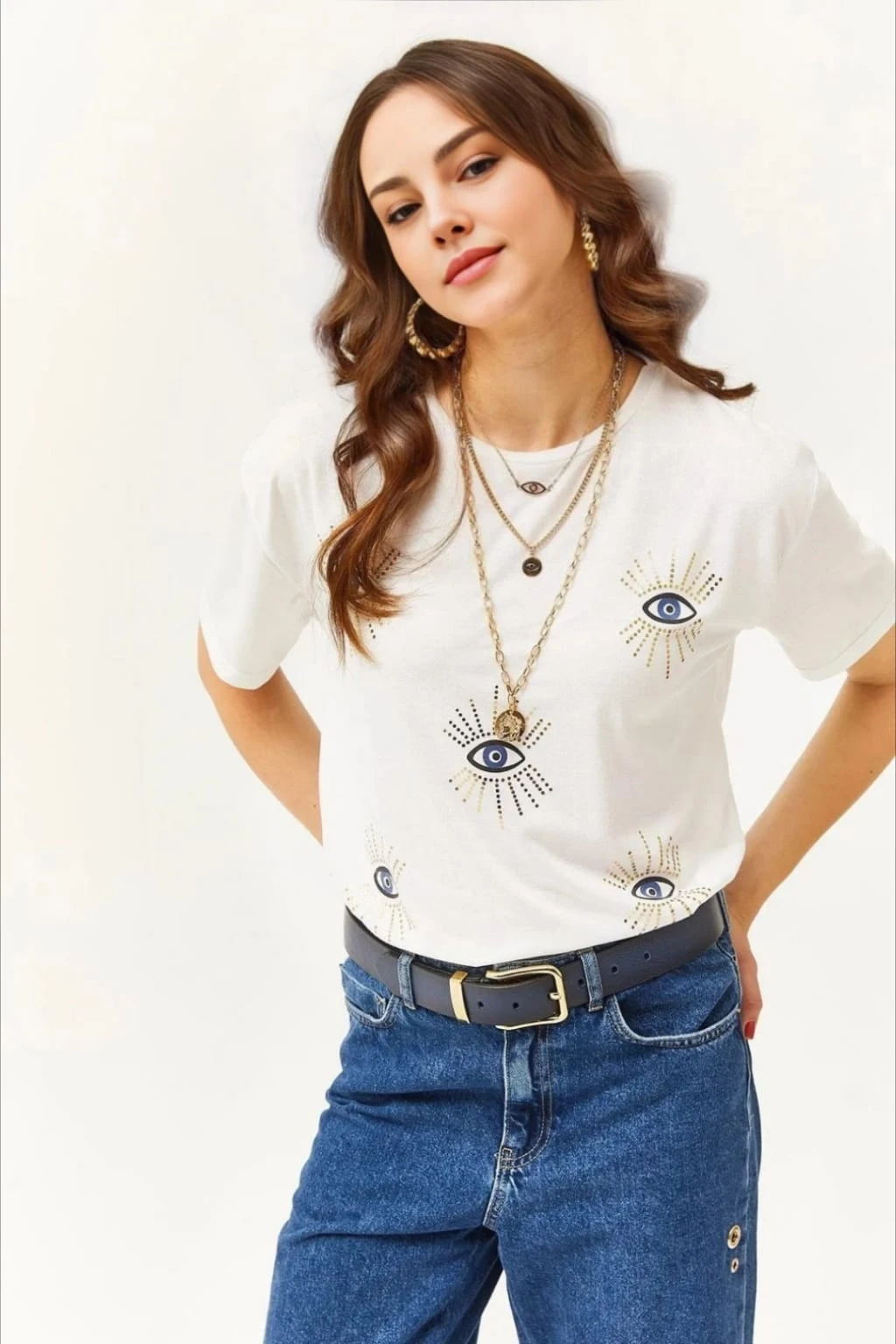 Kadın Beyaz Bisiklet Yaka Göz Baskılı Varak Detaylı T-Shirt HZL24S-DSB120251