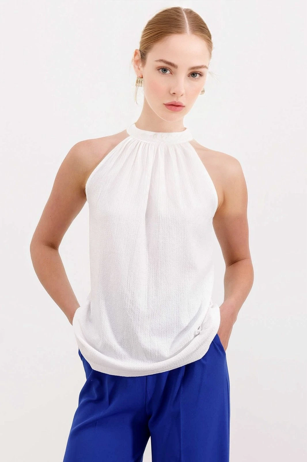 Kadın Beyaz Halter Yaka Kolsuz Örme Bluz HZL24S-BD104891
