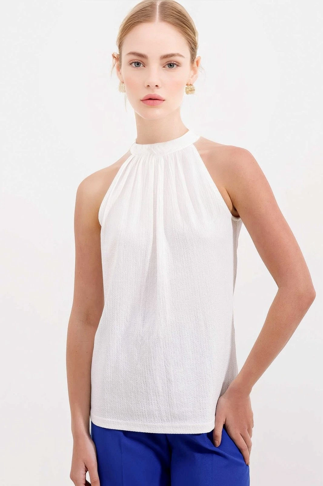 Kadın Beyaz Halter Yaka Kolsuz Örme Bluz HZL24S-BD104891