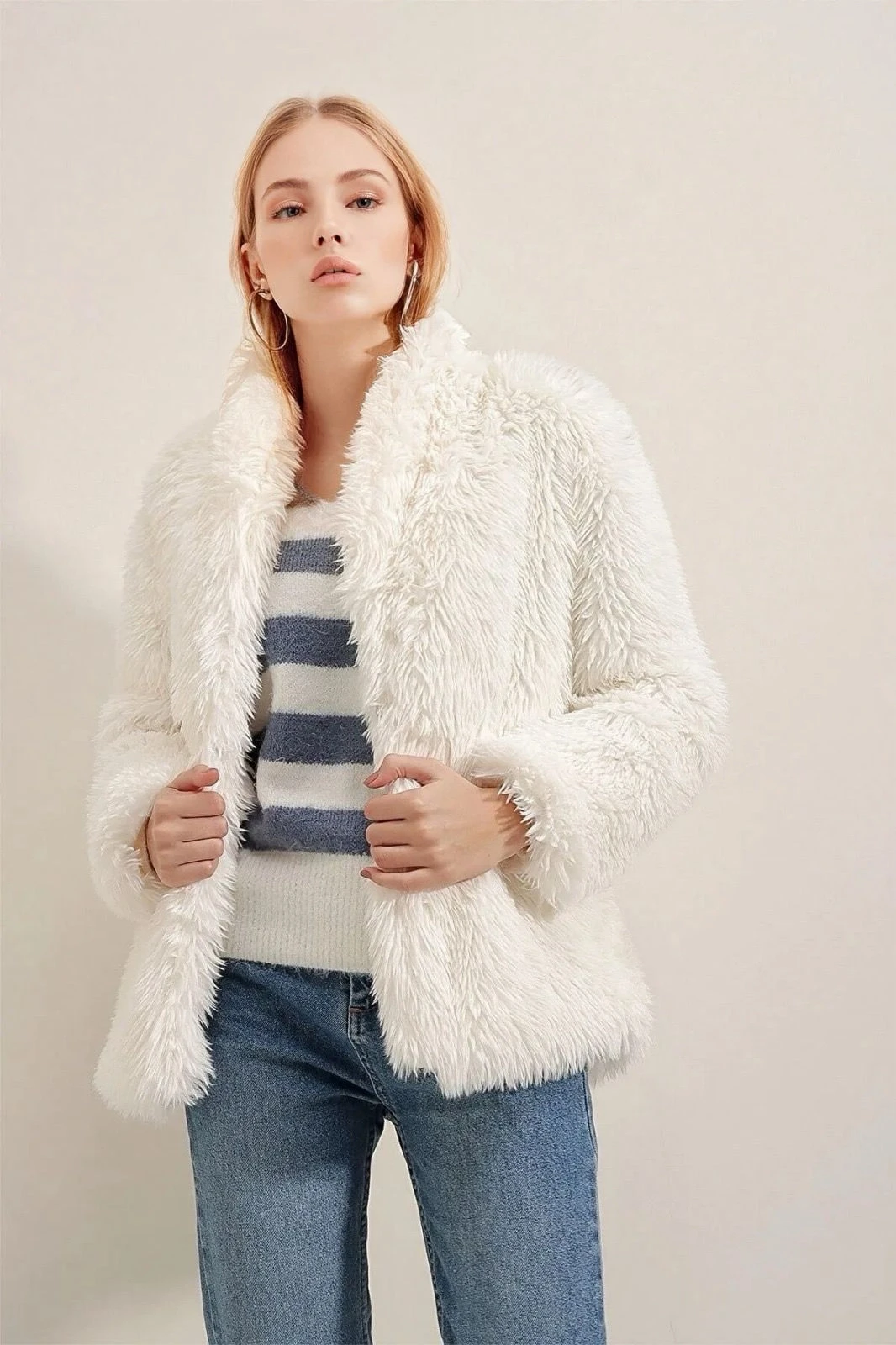 Kadın Beyaz Şık Astarlı Peluş Suni Kürk Kaban HZL23W-BD190881