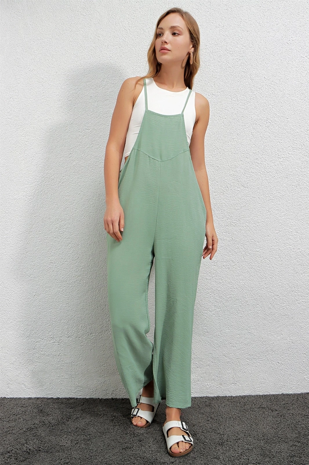 Kadın Çağla Yeşil Ayarlanabilir Askılı Cepli Bol Paça Bahçıvan Tulum HZL22S-BD170191