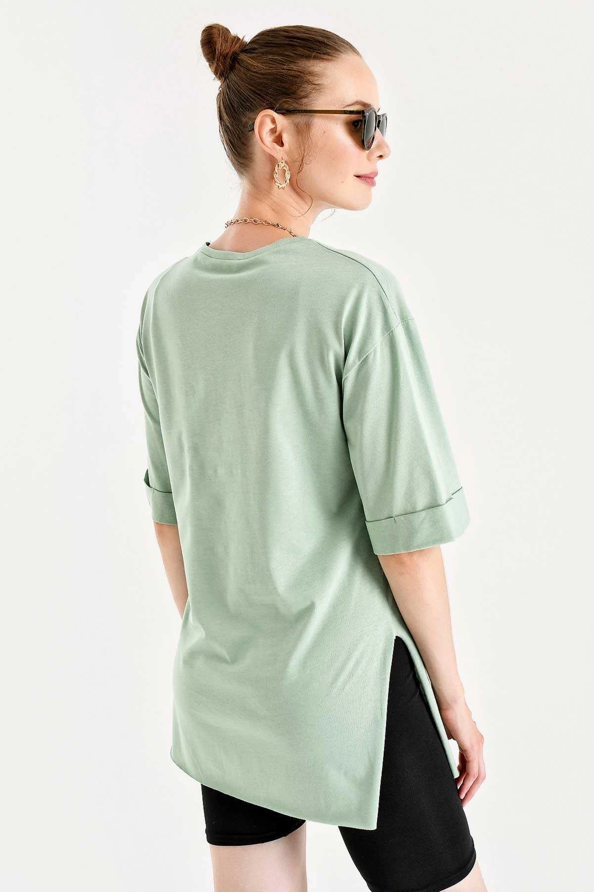 Kadın Çağla Yeşili Bisiklet Yaka Yandan Yırtmaçlı Kolu Katlı Oversize Örme T-Shirt HZL22S-BD143251