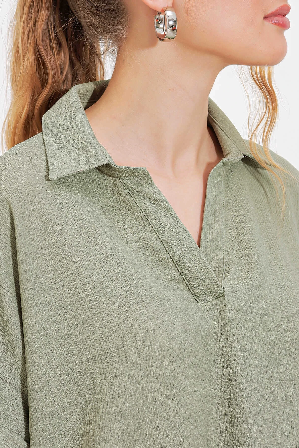 Kadın Çağla Yeşili Polo Yaka Geniş Kesim Örme Bluz HZL24S-BD104861