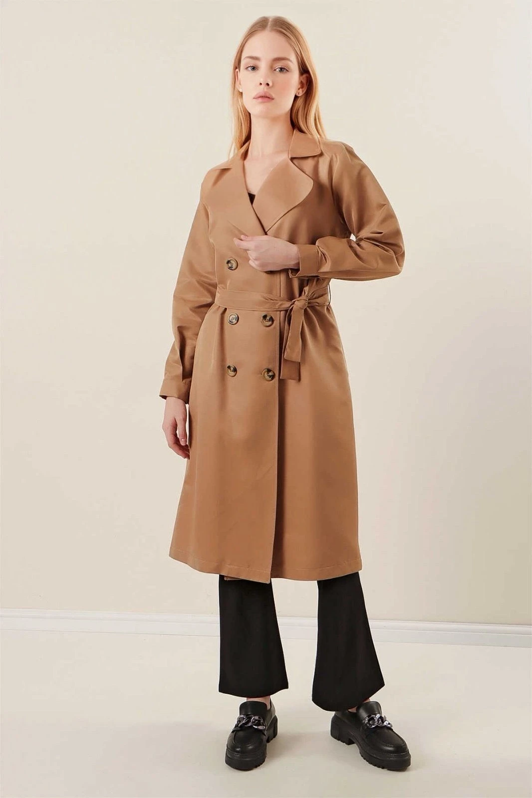 Kadın Camel Kruvaze Yaka Kemerli Astarsız Mevsimlik Rahat Trençkot  HZL22S-BD158531