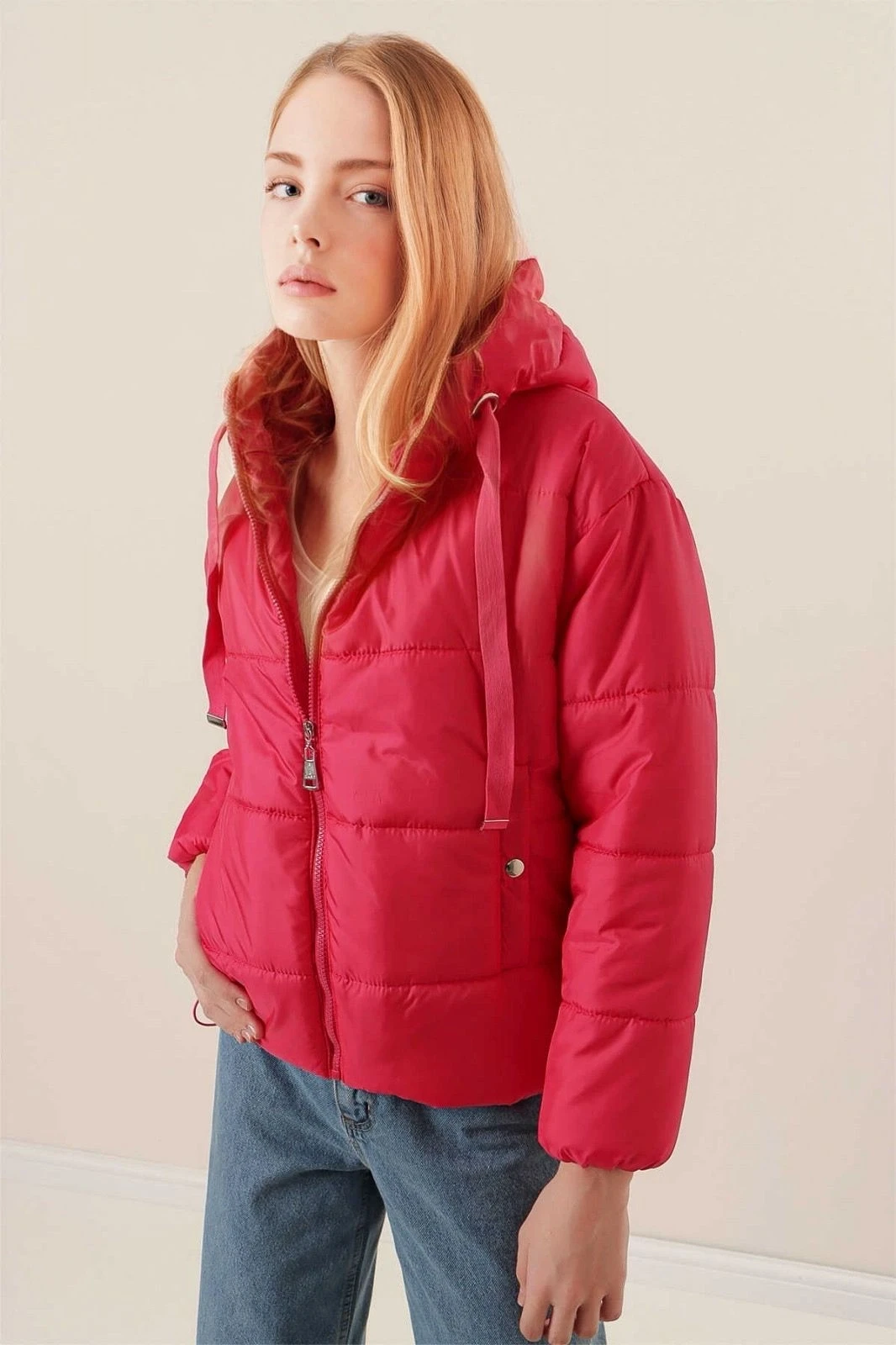 Kadın Canlı Pembe Kapüşonlu Bel Büzgülü Şişme Mont HZL22W-BD151171