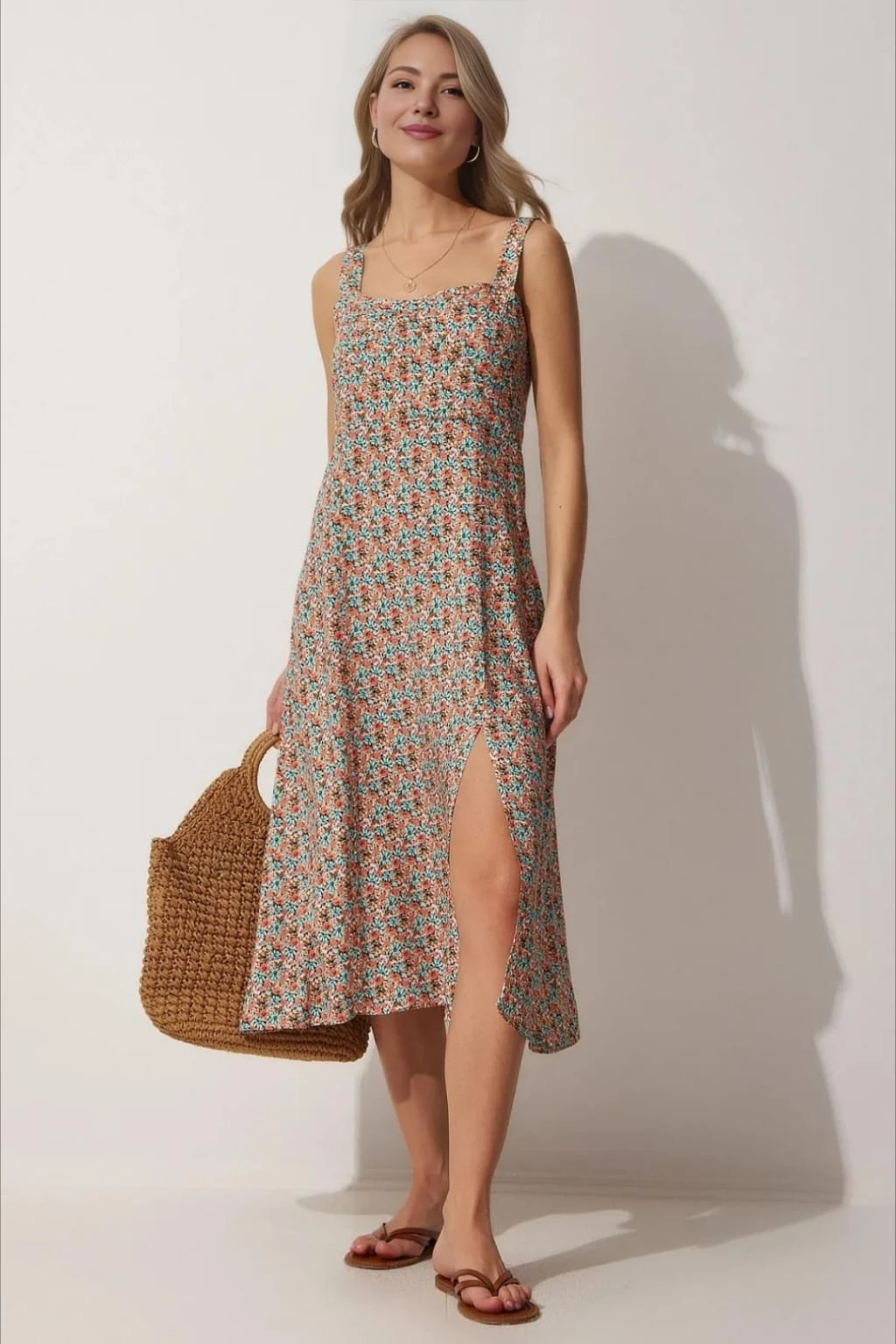 Kadın Çok Renkli Kare Yaka Çiçekli Yazlık Viskon Elbise HZL23S-BD122821