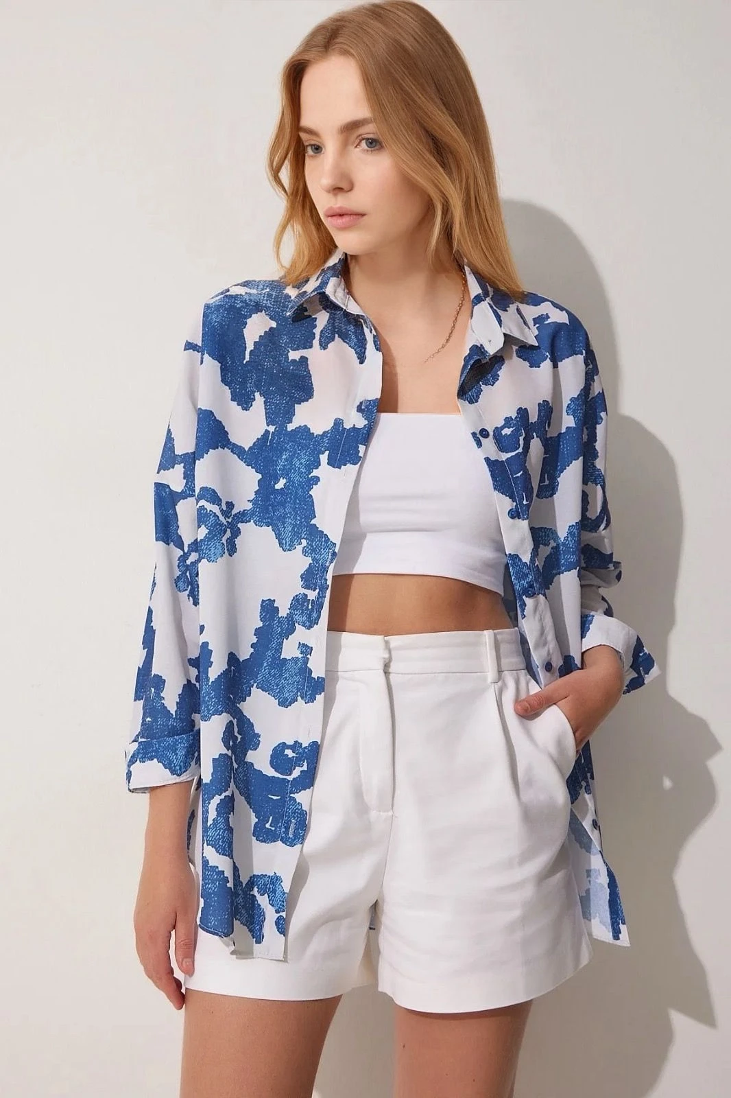 Kadın Desenli Lacivert Beyaz Oversize Uzun Basic Gömlek Hzl22w-bd139001