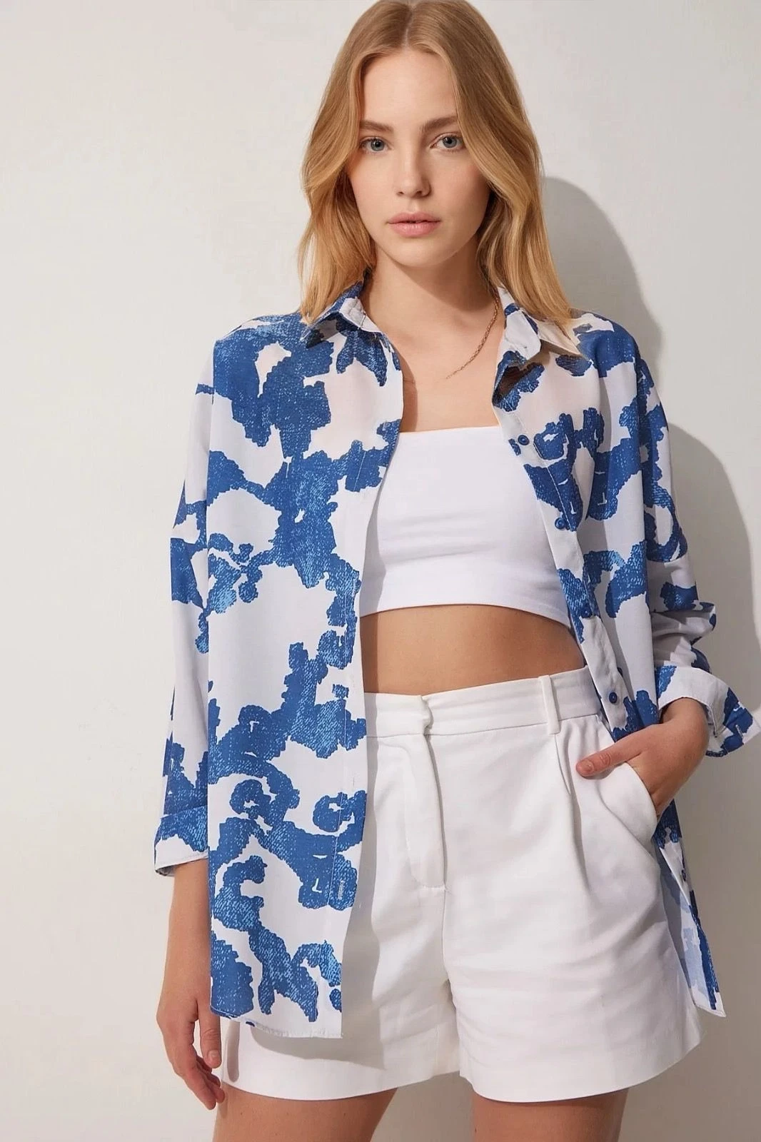 Kadın Desenli Lacivert Beyaz Oversize Uzun Basic Gömlek Hzl22w-bd139001