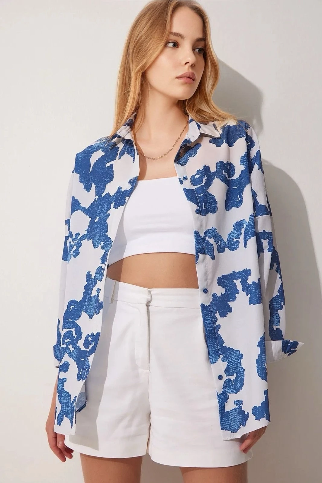 Kadın Desenli Lacivert Beyaz Oversize Uzun Basic Gömlek Hzl22w-bd139001