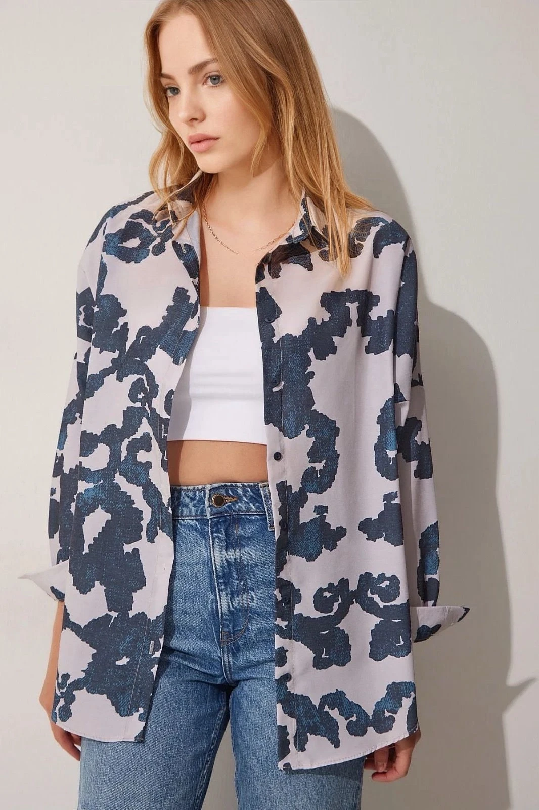 Kadın Desenli Lacivert Krem Oversize Uzun Basic Gömlek Hzl22w-bd139001