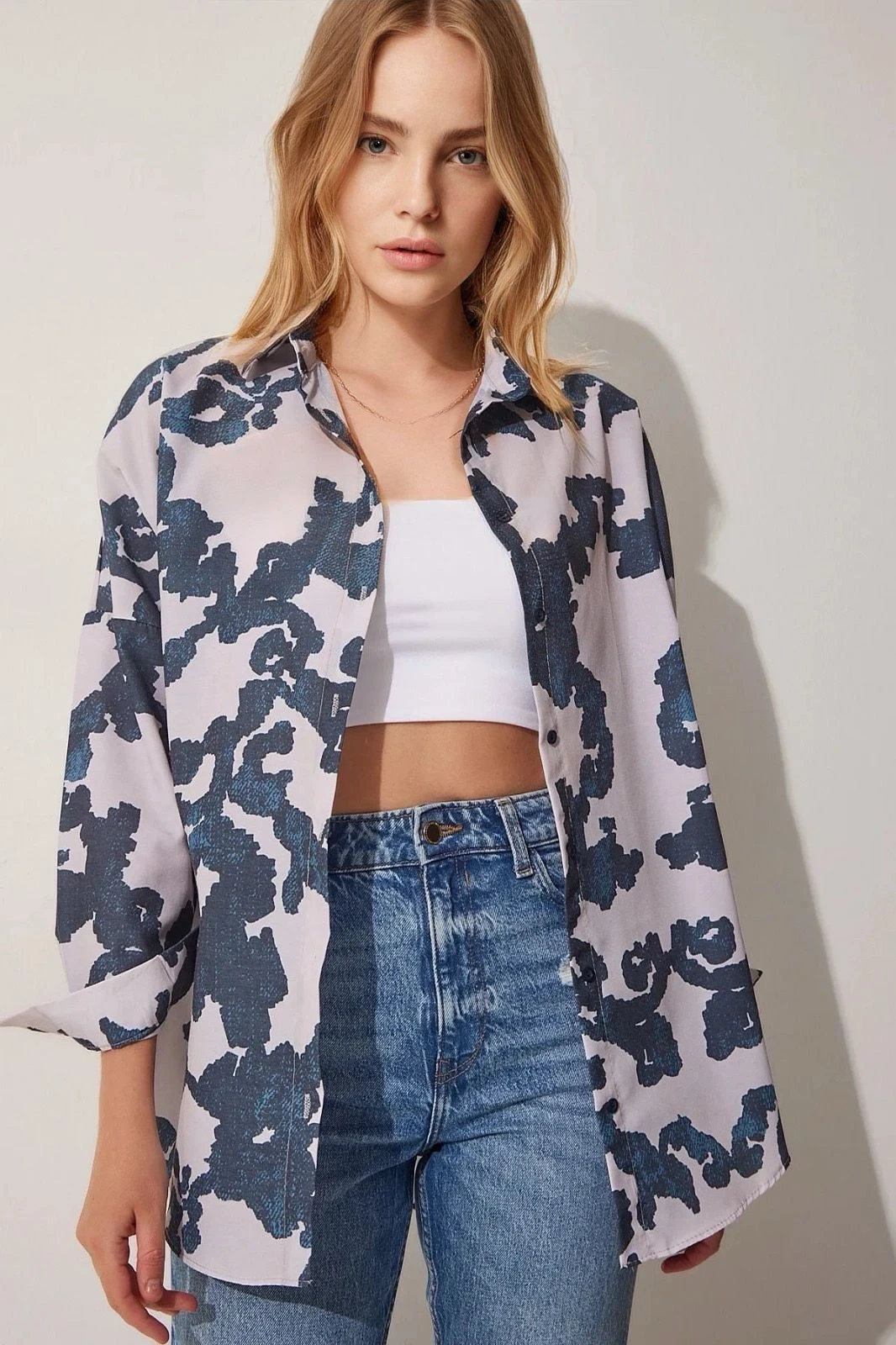 Kadın Desenli Lacivert Krem Oversize Uzun Basic Gömlek Hzl22w-bd139001