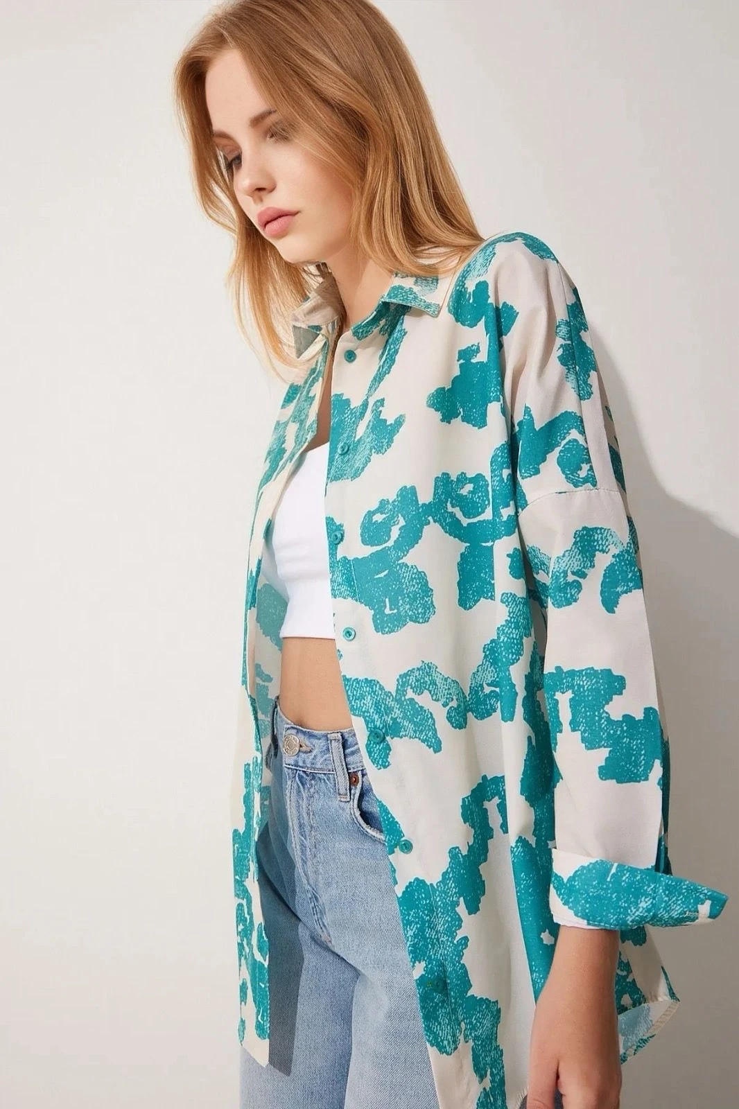 Kadın Desenli Yeşil Beyaz Oversize Uzun Basic Gömlek Hzl22w-bd139001