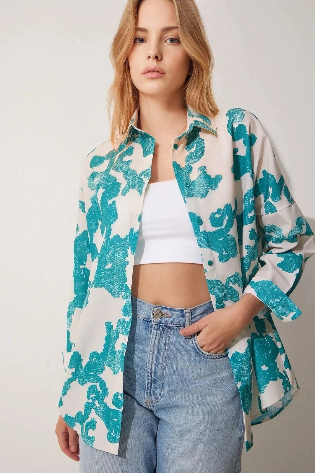 Kadın Desenli Yeşil Beyaz Oversize Uzun Basic Gömlek Hzl22w-bd139001