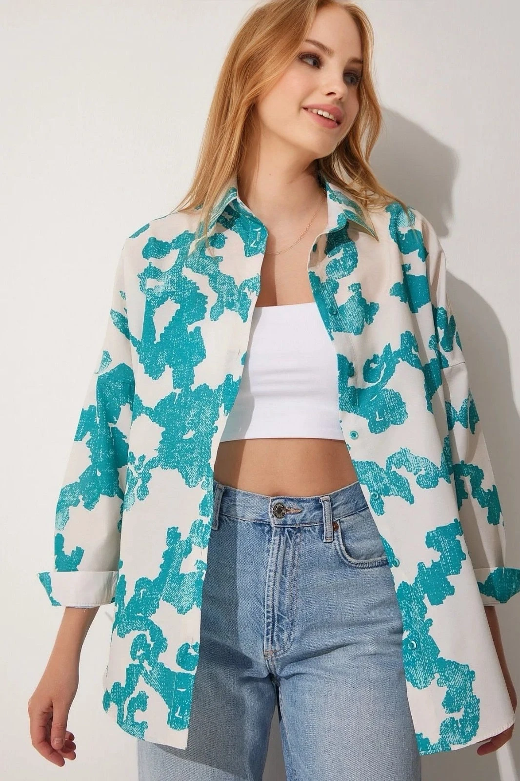 Kadın Desenli Yeşil Beyaz Oversize Uzun Basic Gömlek Hzl22w-bd139001