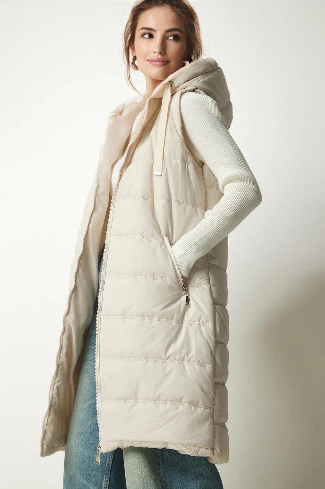 Kadın Ekru Sabit Kapüşonlu Astarlı Uzun Şişme Yelek HZL22W-BD151401