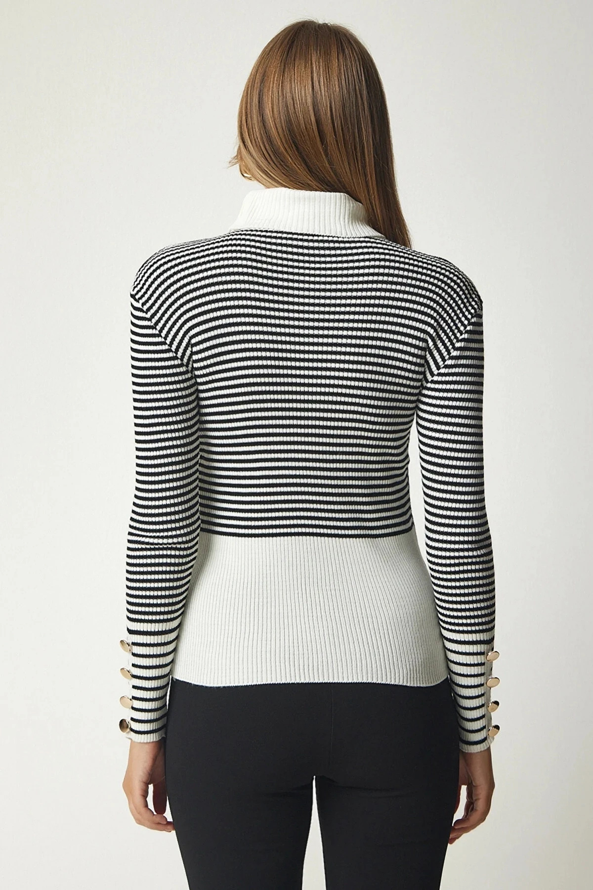Kadın Ekru Siyah Çizgili Balıkçı Yaka Kolu Düğmeli Triko Kazak HZL24W-BD1101651