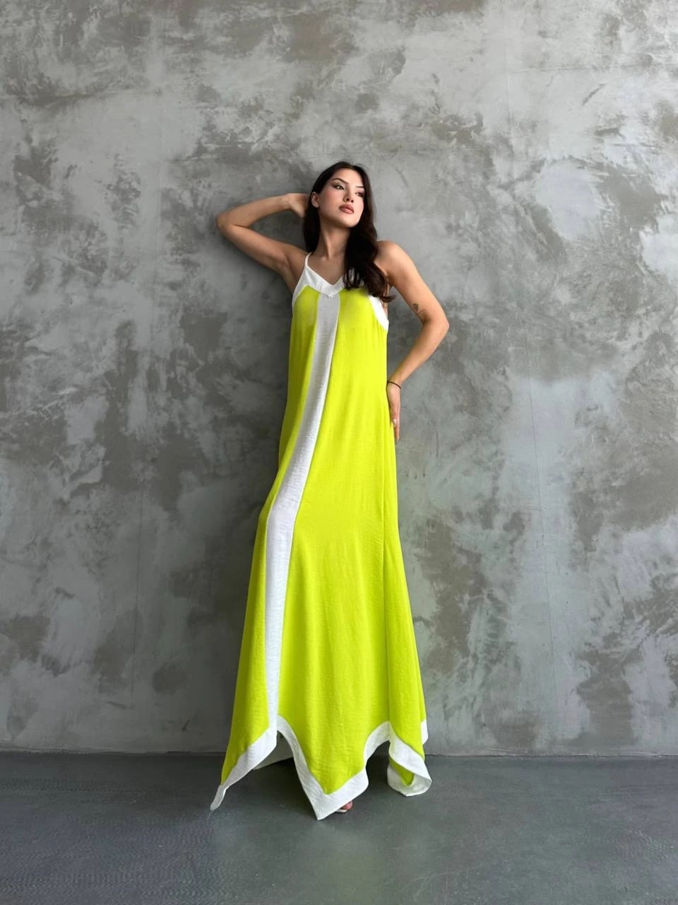 Kadın Fıstık Yeşili Beyaz Detaylı Asimetrik Kesim V Yaka İp Askılı Elbise HZL24S-MJ113041