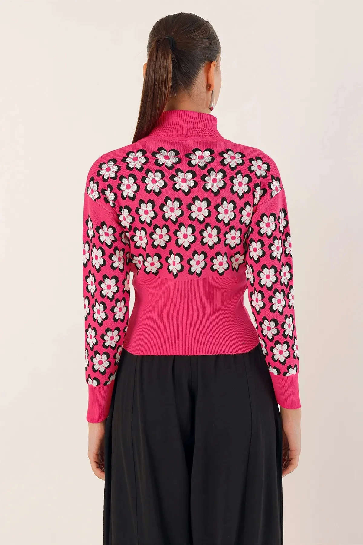 Kadın Fuşya Çiçek Desenli Boğazlı Crop Kazak HZL24W-BD1101381